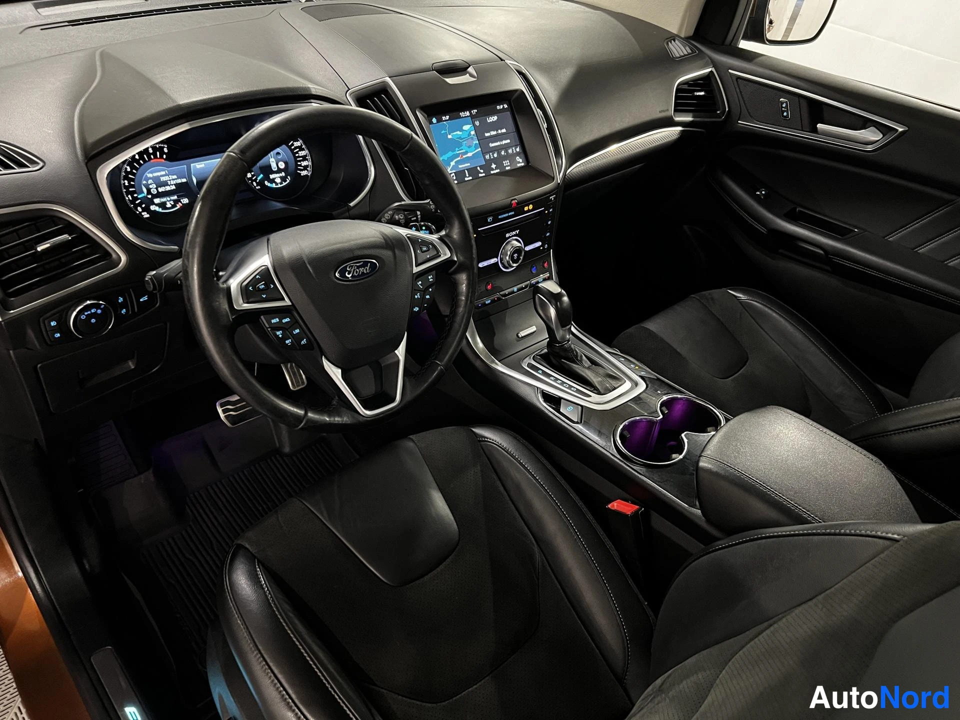 Oranssi Ford Edge 2017, ohjaamo, kuva 8