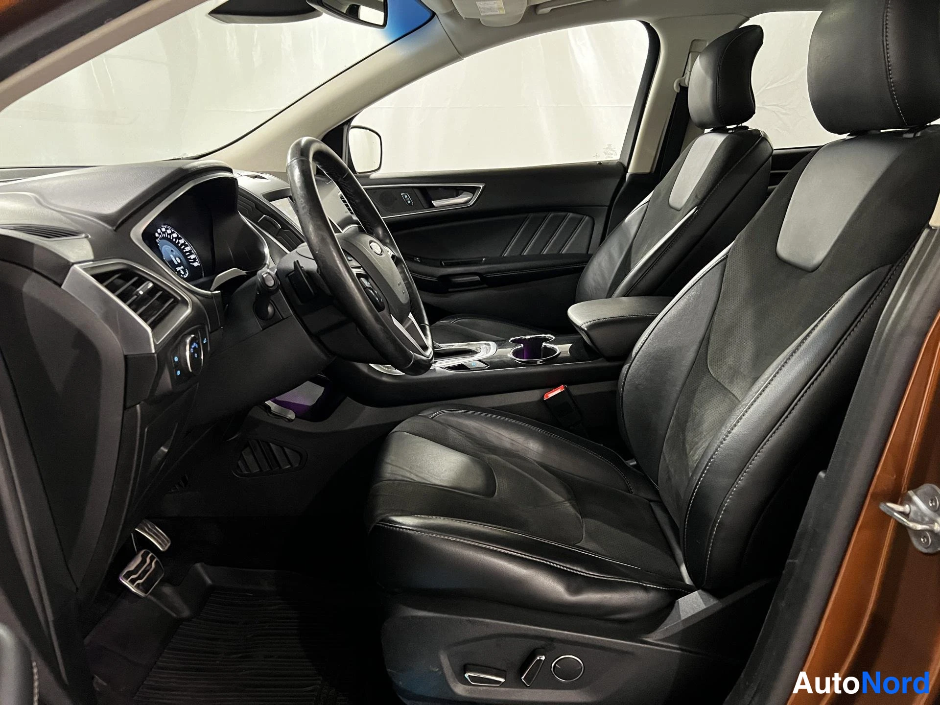 Oranssi Ford Edge 2017, etuistuimet, kuva 10