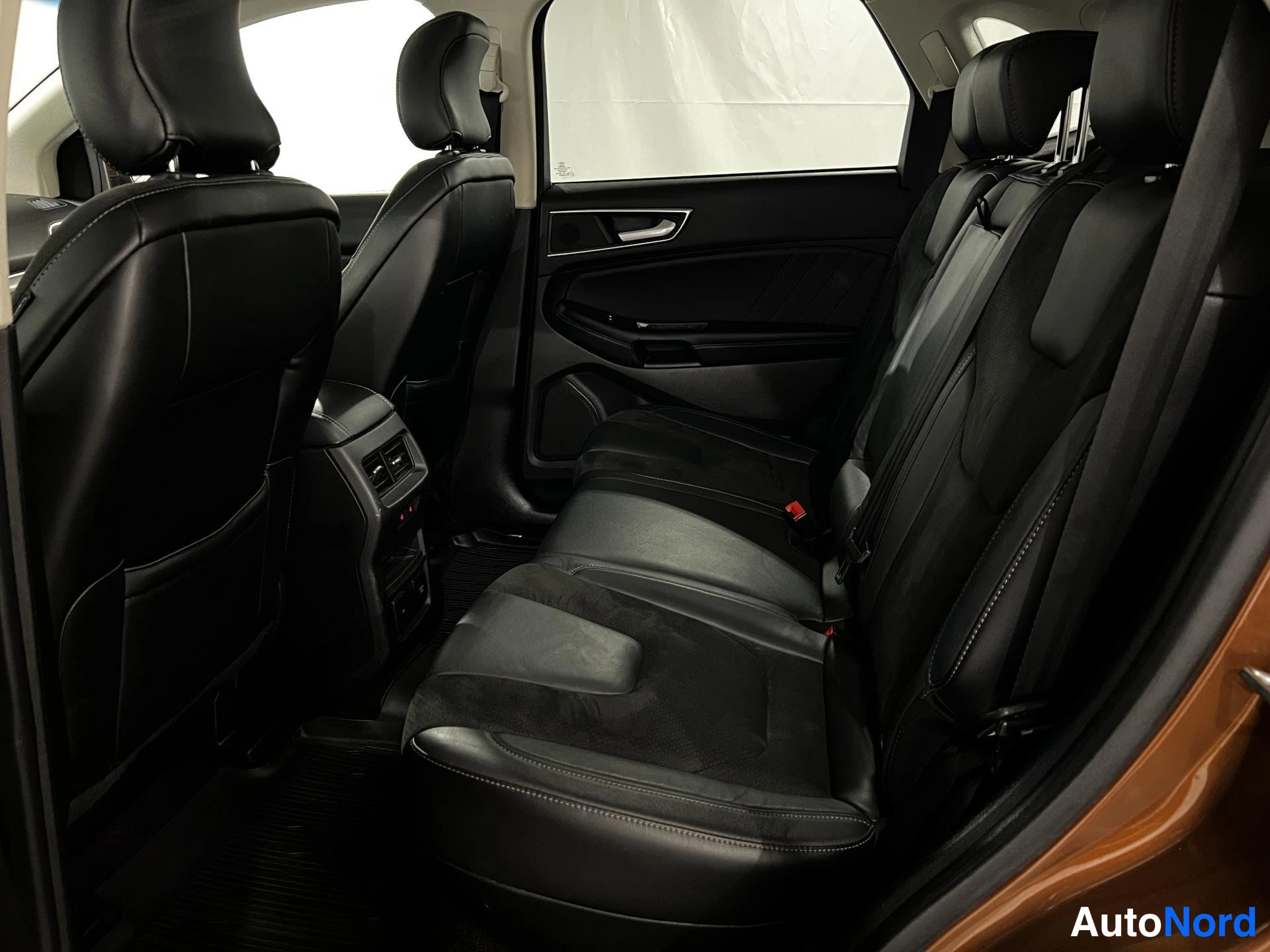 Oranssi Ford Edge 2017, takaistuimet, kuva 11