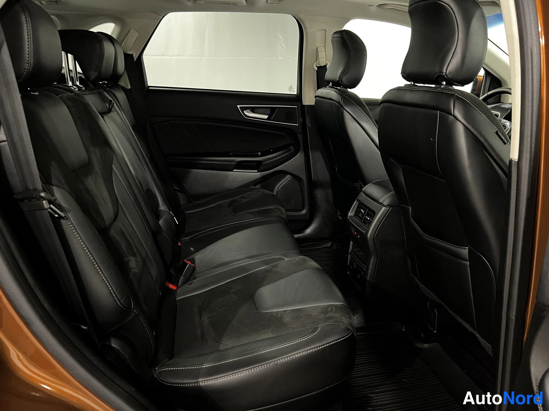 Oranssi Ford Edge 2017, takaistuimet, kuva 12
