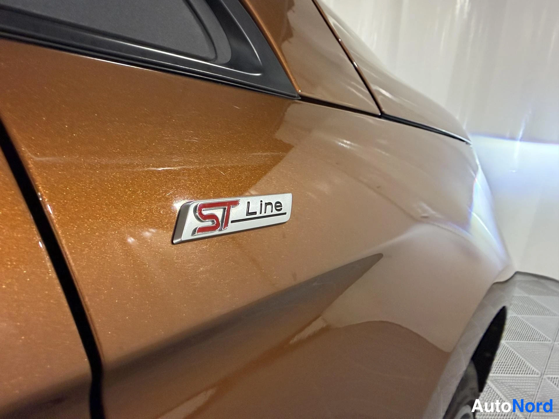 Oranssi Ford Edge 2017, yksityiskohta, kuva 14