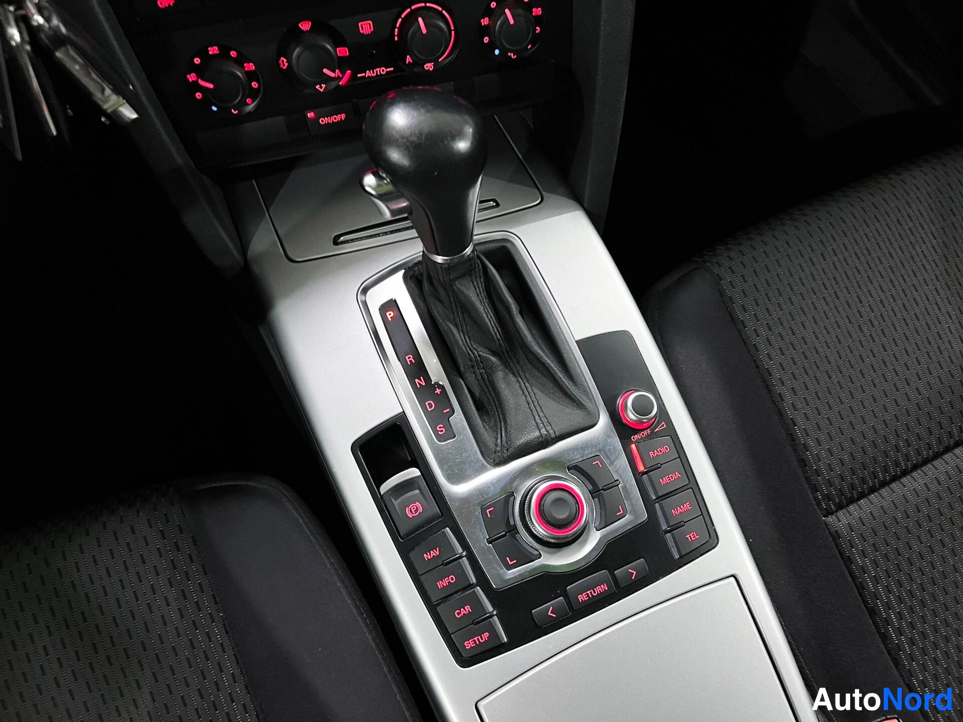 Harmaa Audi A6 2009, yksityiskohta, kuva 16