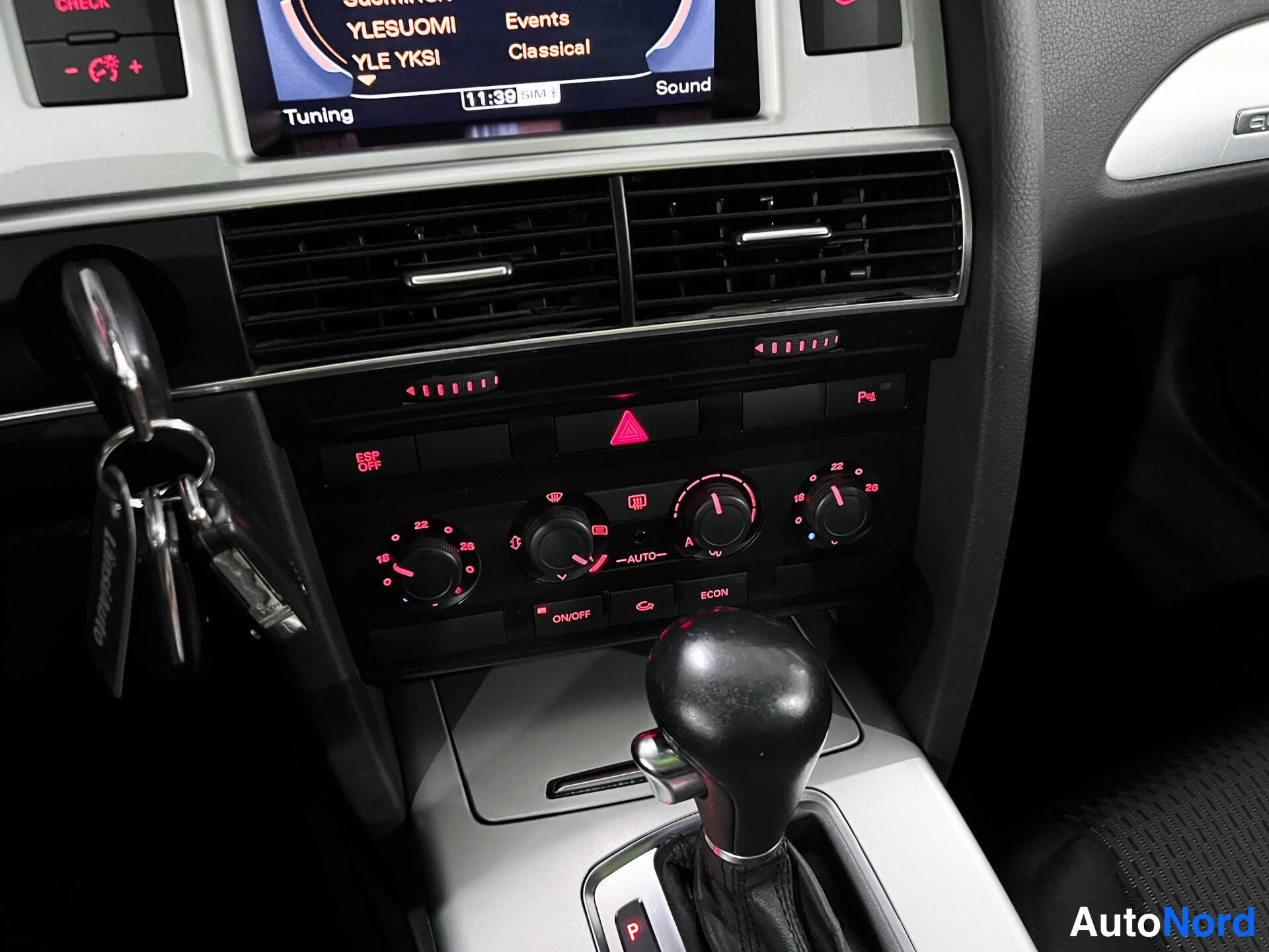 Harmaa Audi A6 2009, ohjaamo, kuva 12