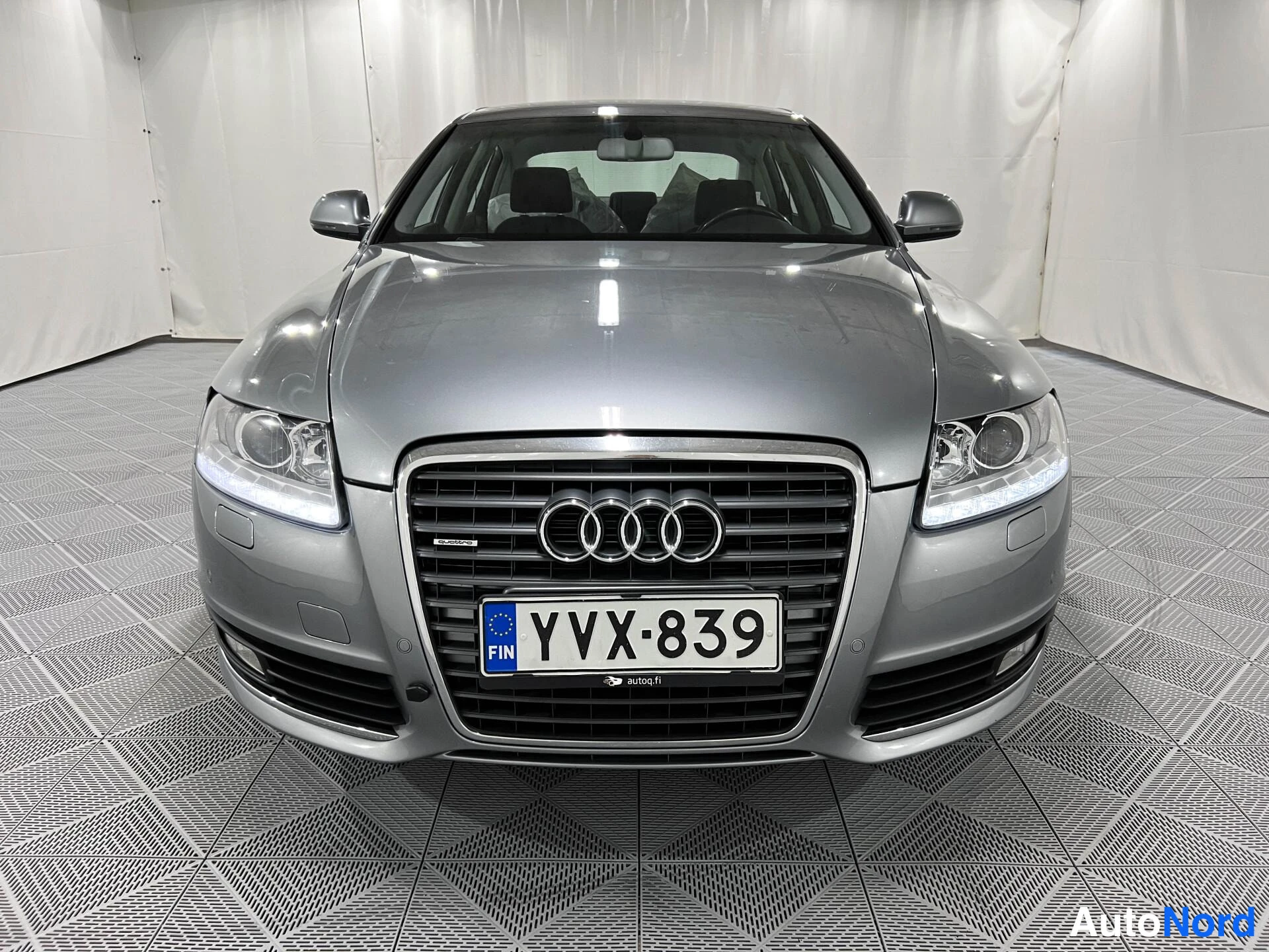 Harmaa Audi A6 2009, edestä, kuva 3