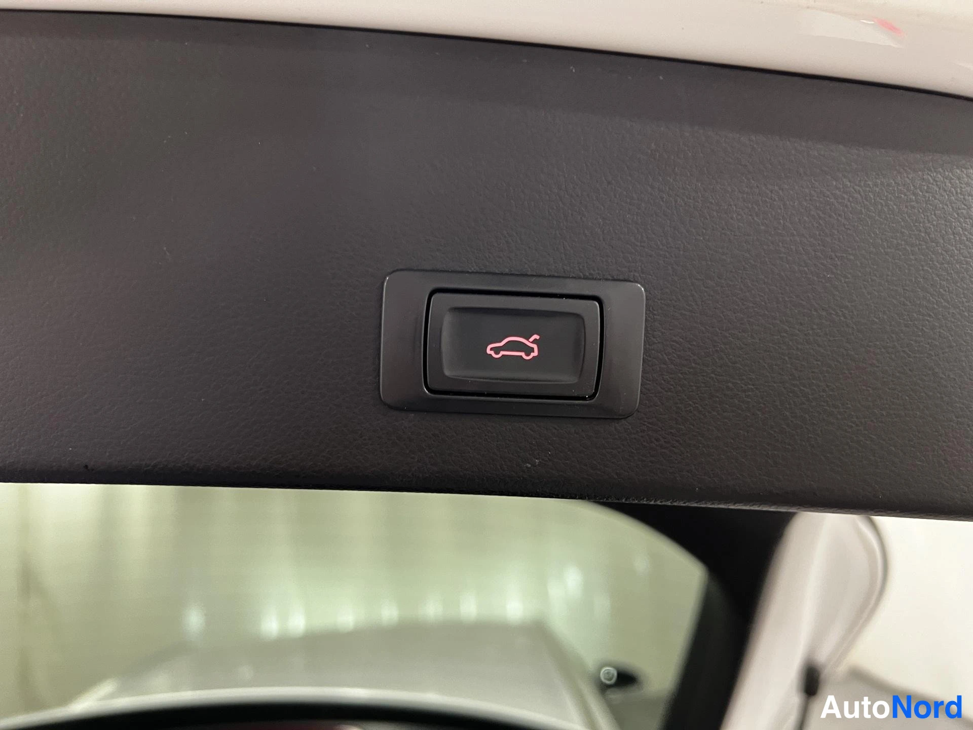 White Audi A6 Avant 2018, detail, photo 15