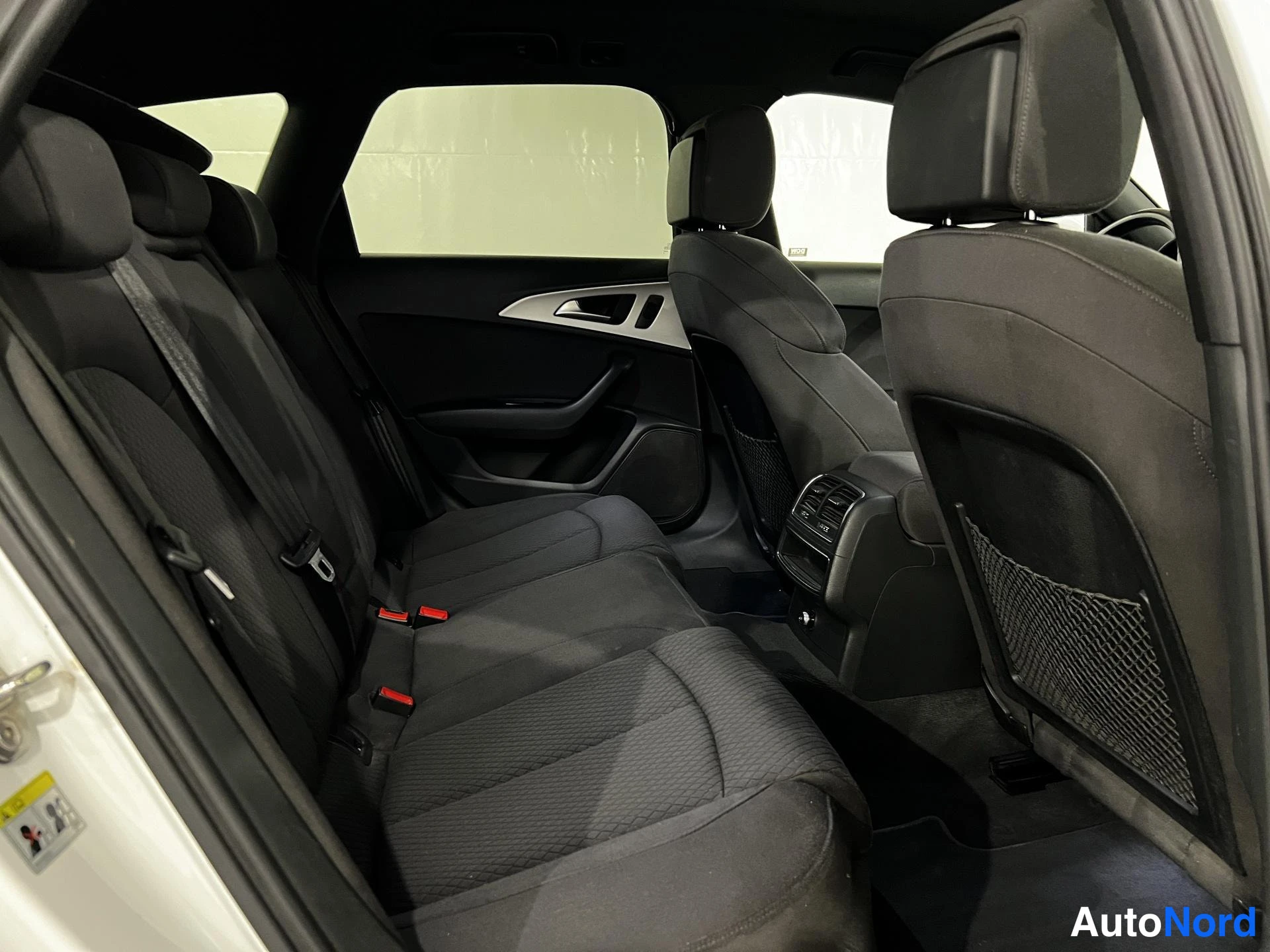 White Audi A6 Avant 2018, rear seats, photo 12