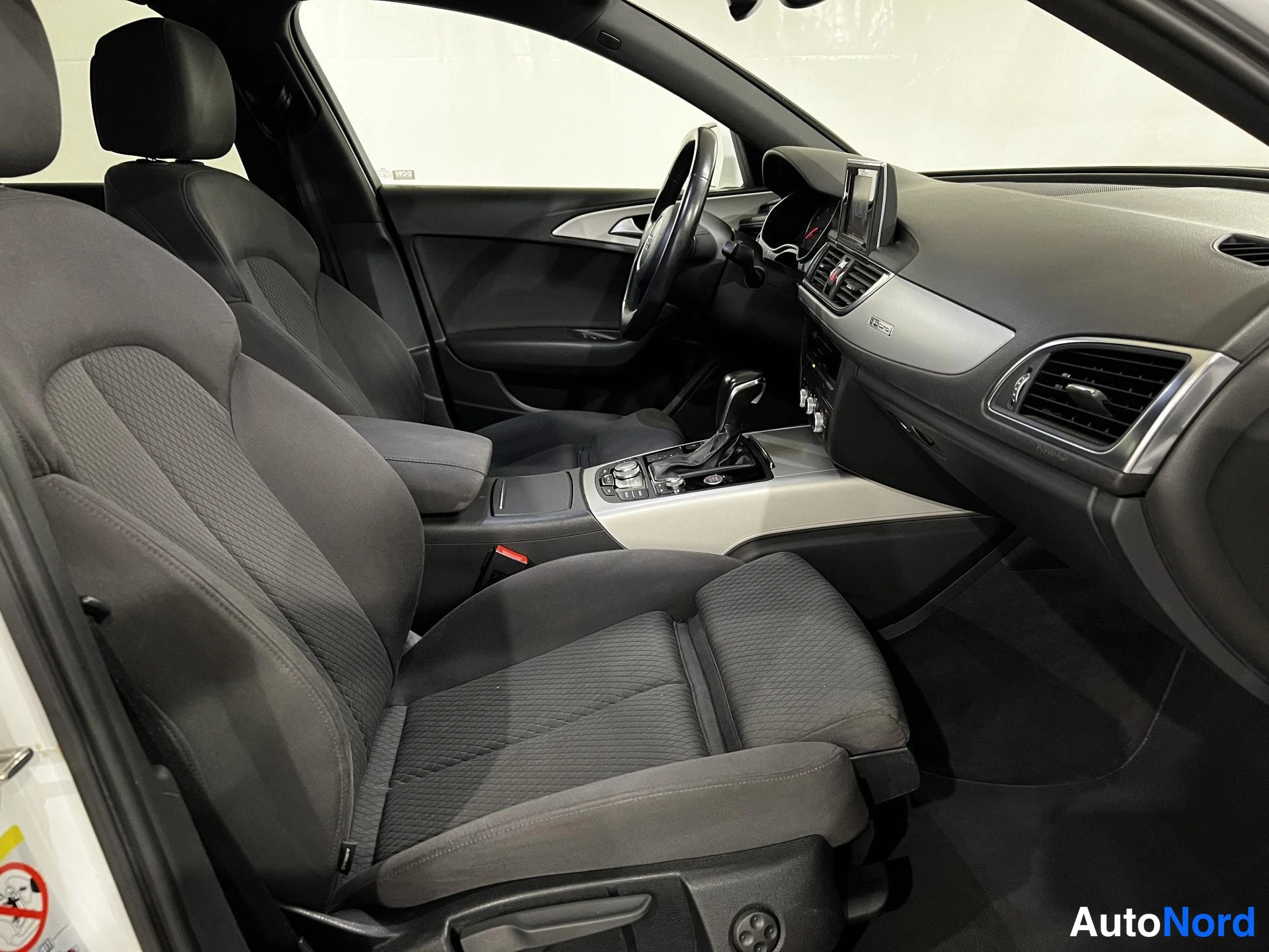 White Audi A6 Avant 2018, cockpit, photo 9