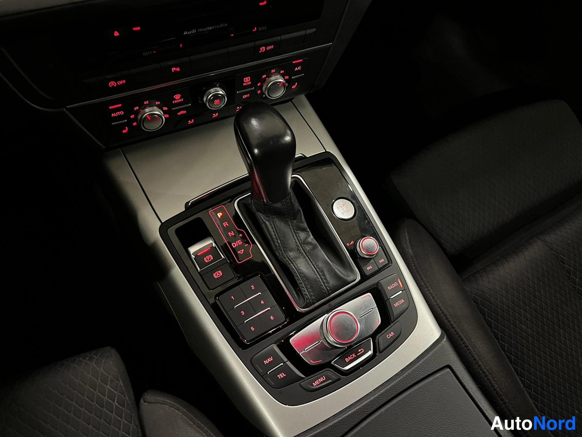 White Audi A6 Avant 2018, detail, photo 16