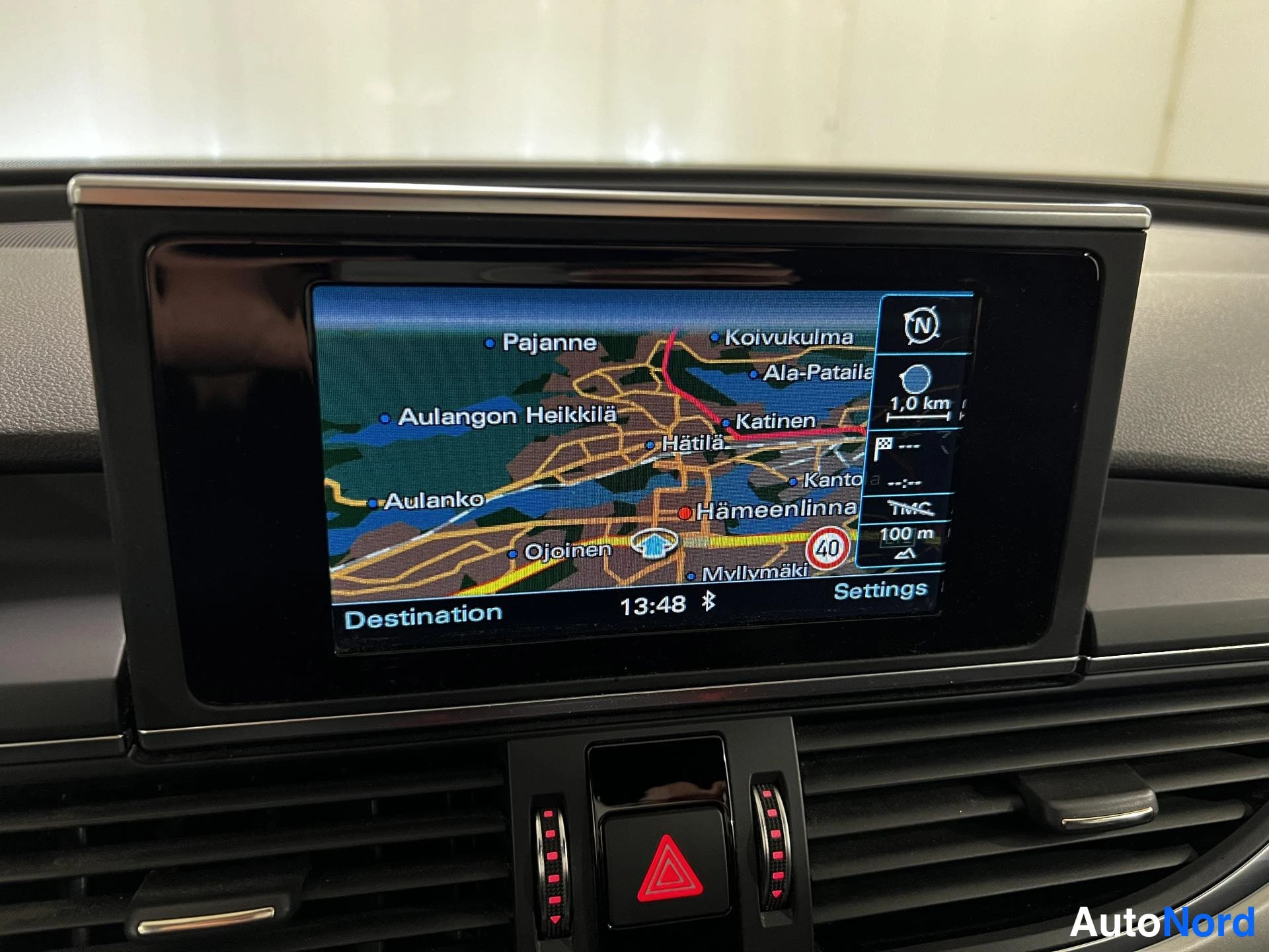 White Audi A6 Avant 2018, detail, photo 22