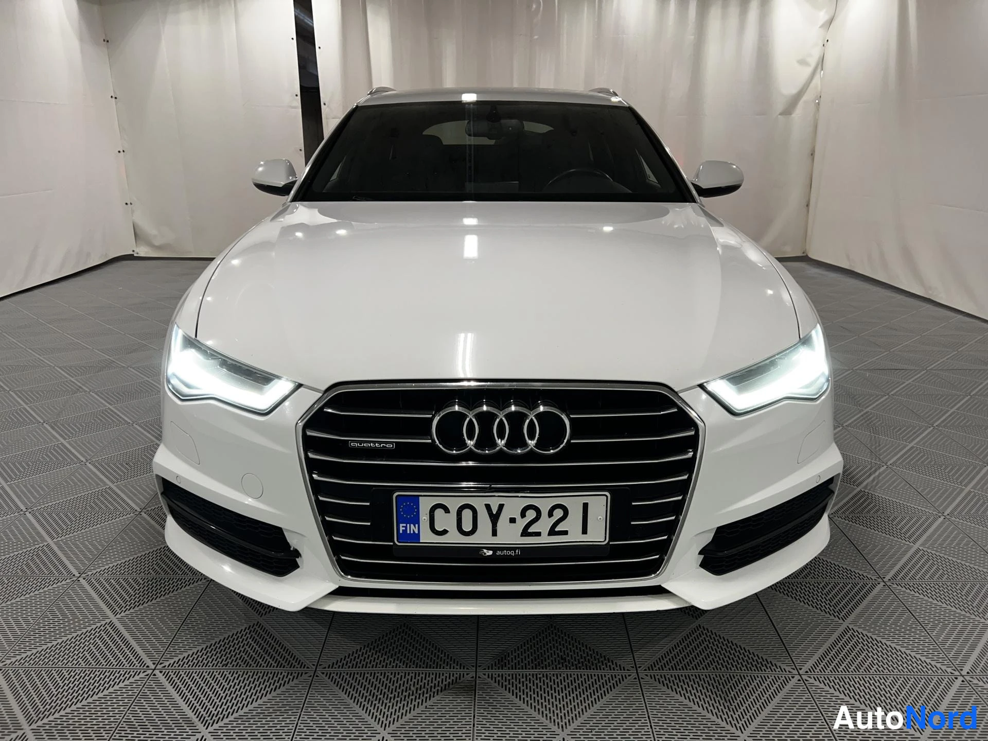 White Audi A6 Avant 2018, front, photo 3