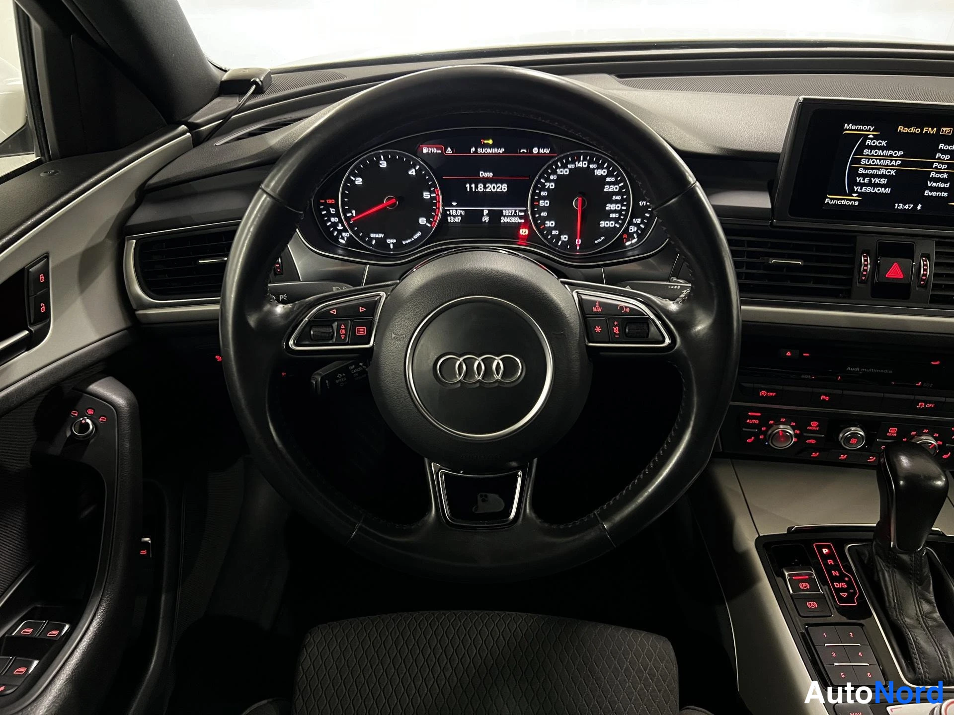 White Audi A6 Avant 2018, detail, photo 14