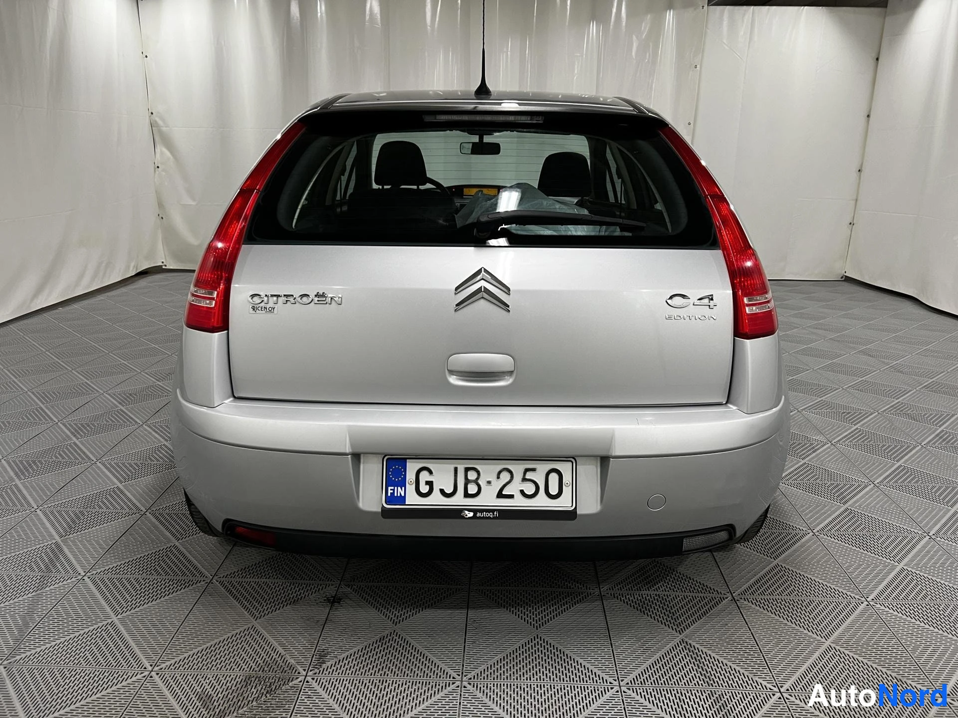 Hopea Citroen C4 2010, takaa, kuva 6