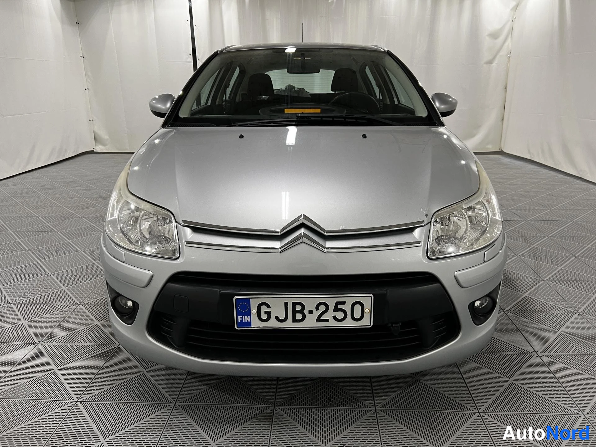 Hopea Citroen C4 2010, edestä, kuva 3