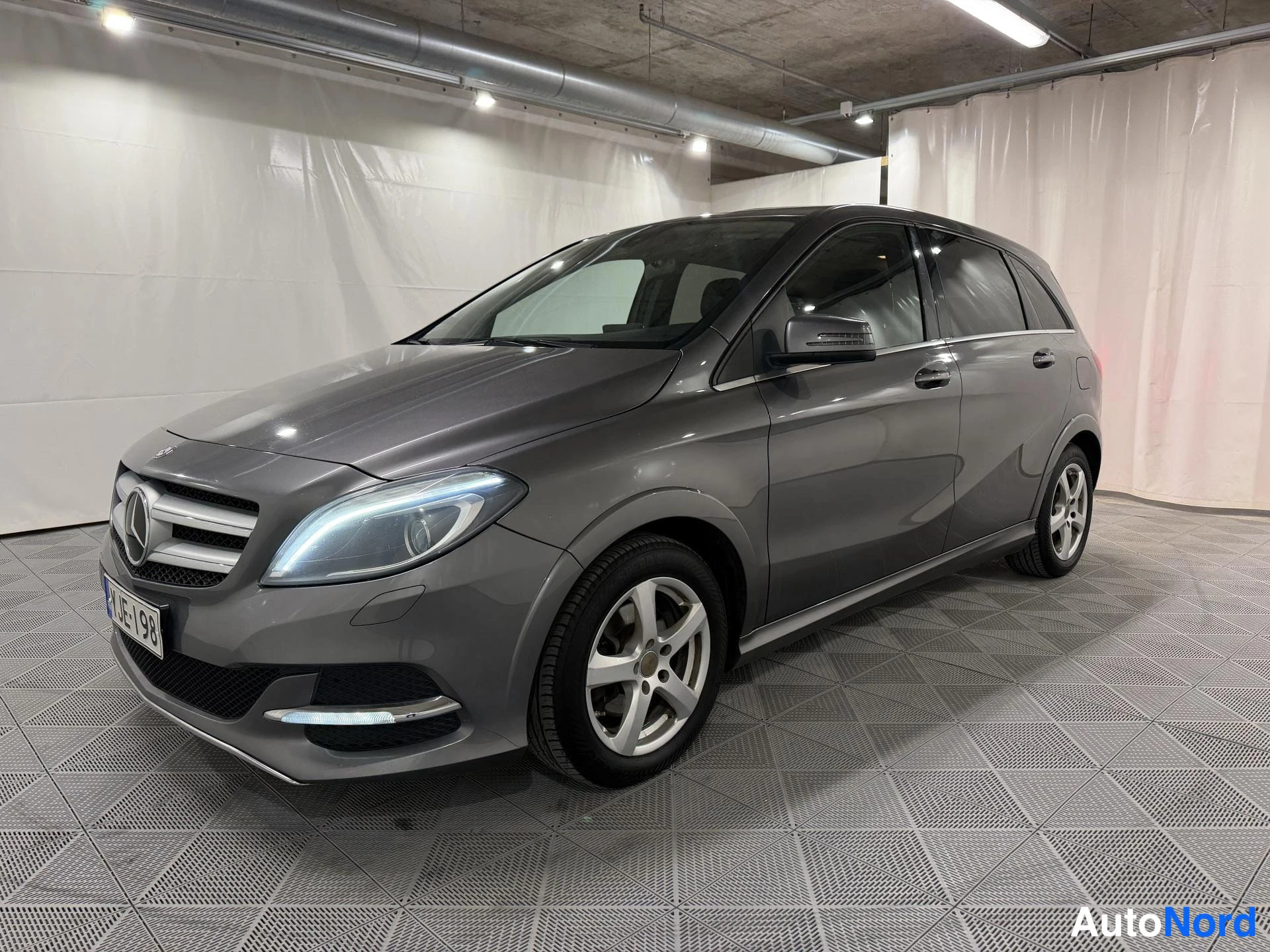 Mercedes-Benz B 200 NGD Premium Business 2015