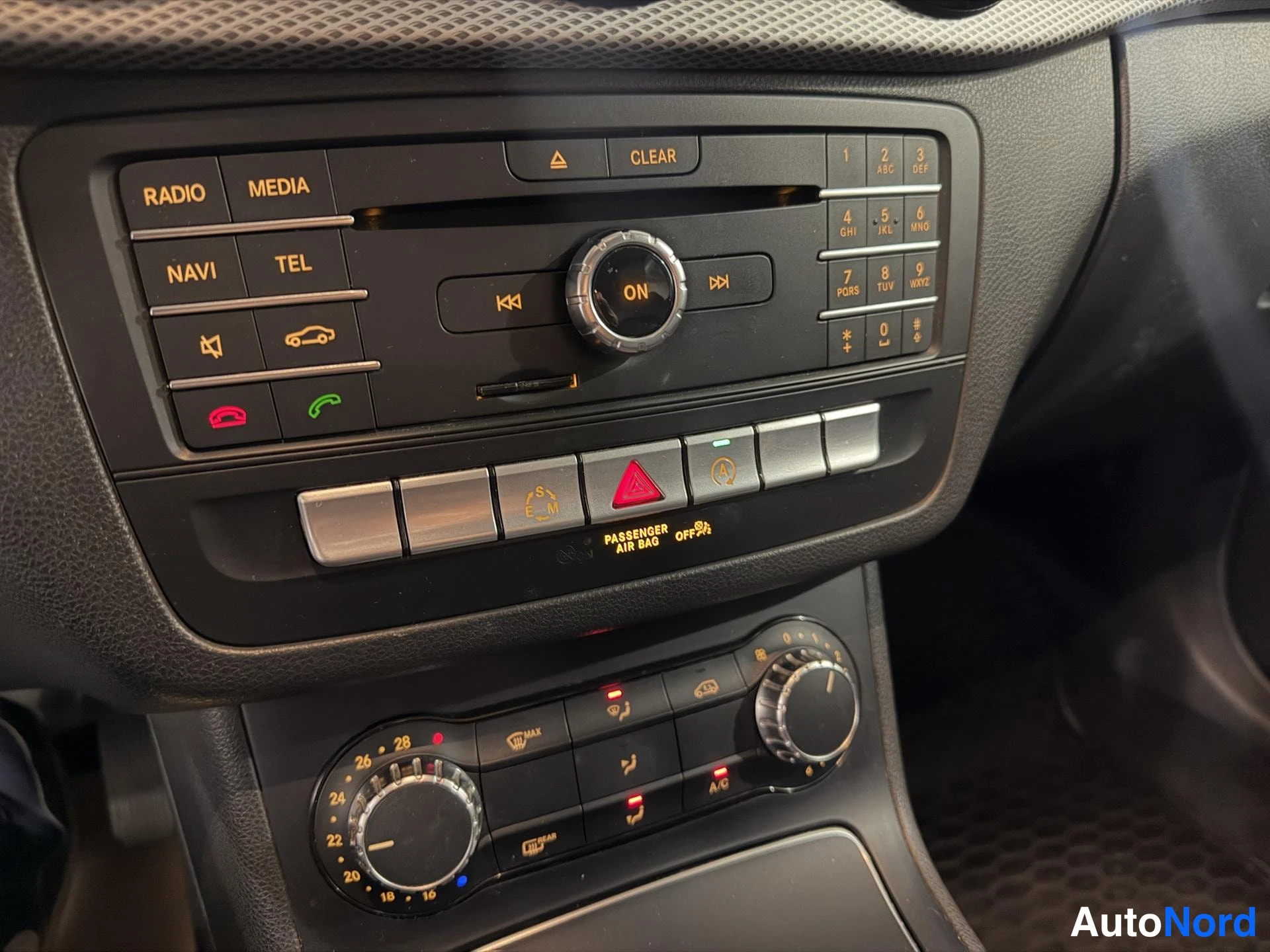 Harmaa Mercedes-Benz B 200 2015, yksityiskohta, kuva 11