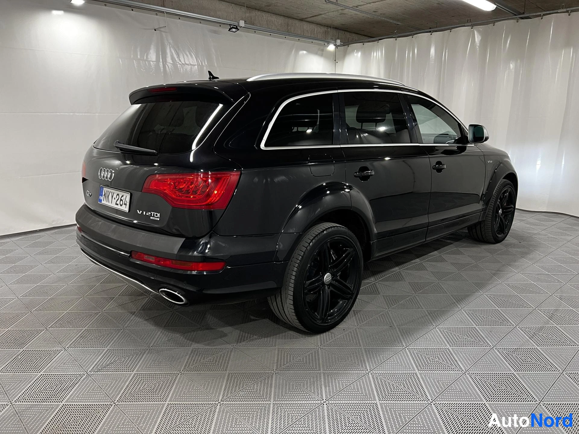 Musta Audi Q7 2011, takaviisto, kuva 4