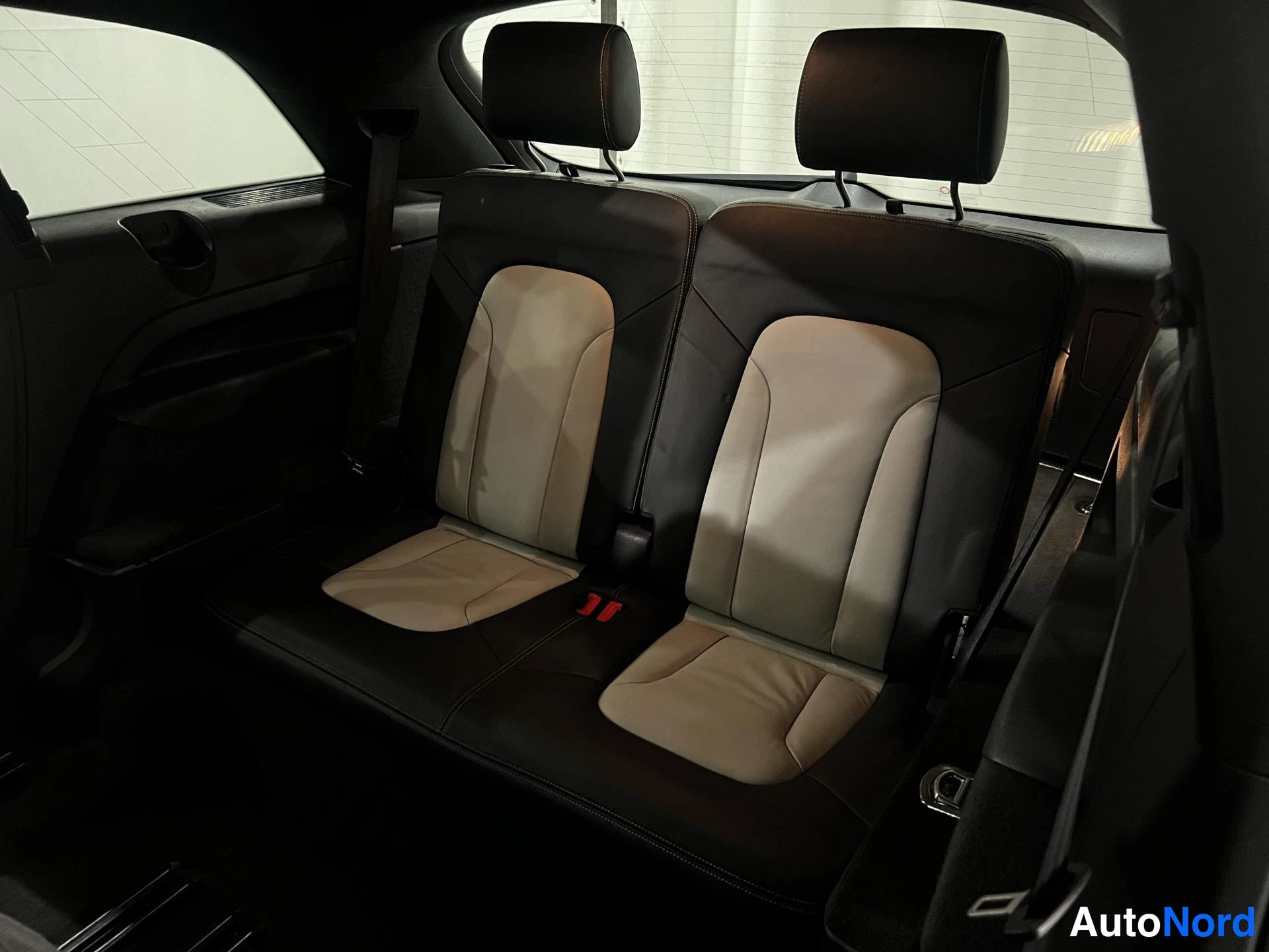 Musta Audi Q7 2011, takaistuimet, kuva 14