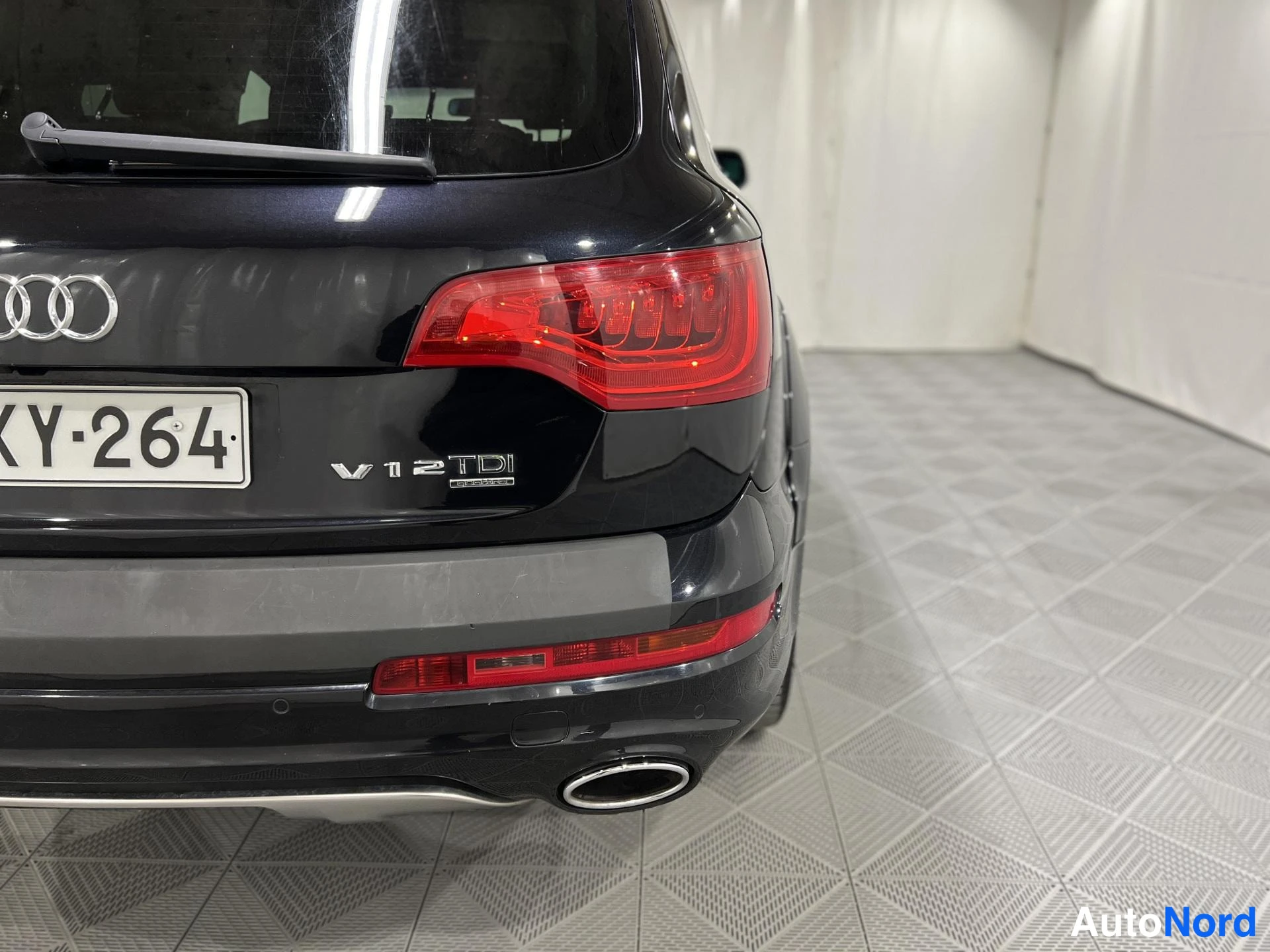 Musta Audi Q7 2011, yksityiskohta, kuva 16