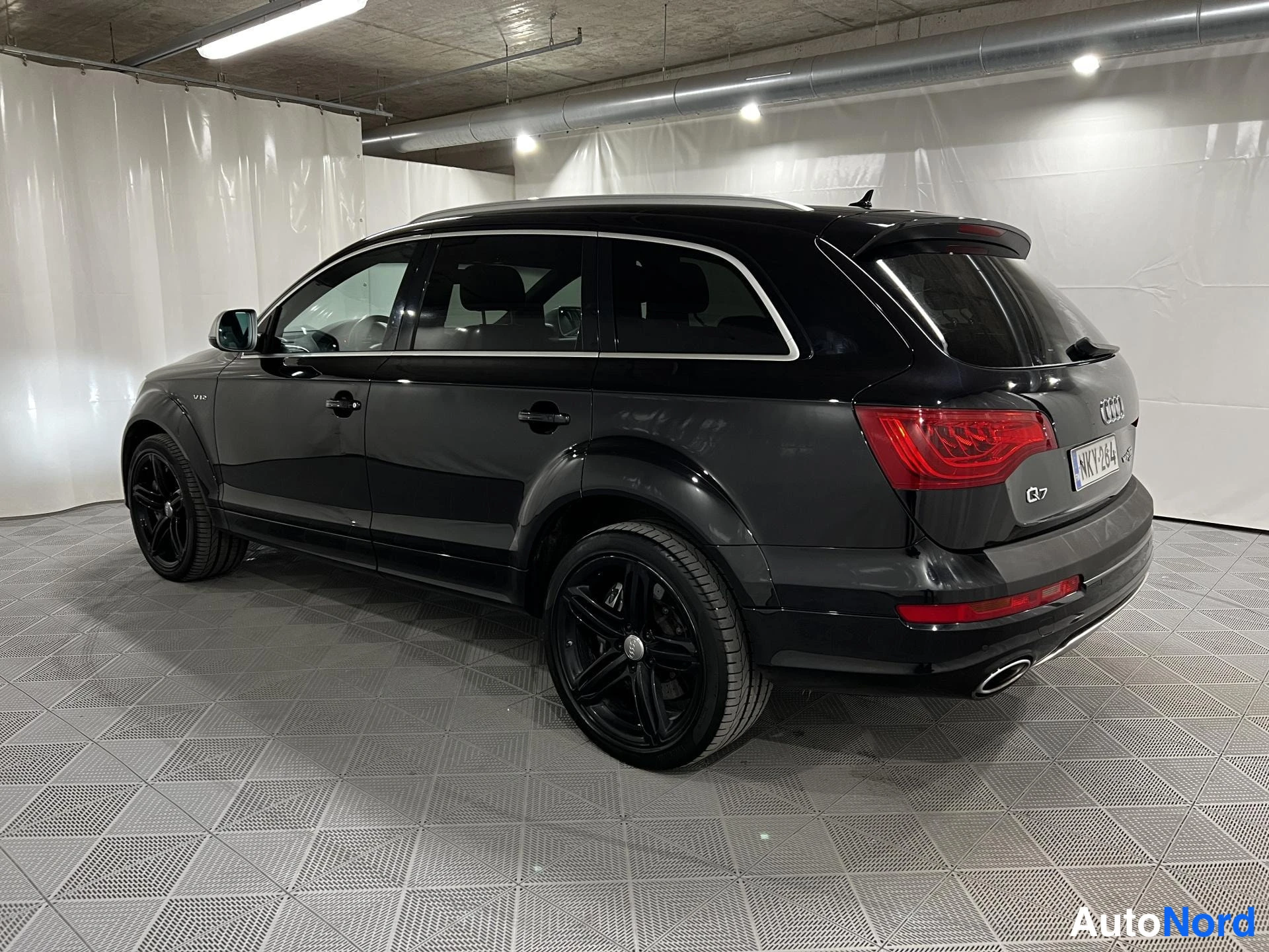 Musta Audi Q7 2011, takaviisto, kuva 5