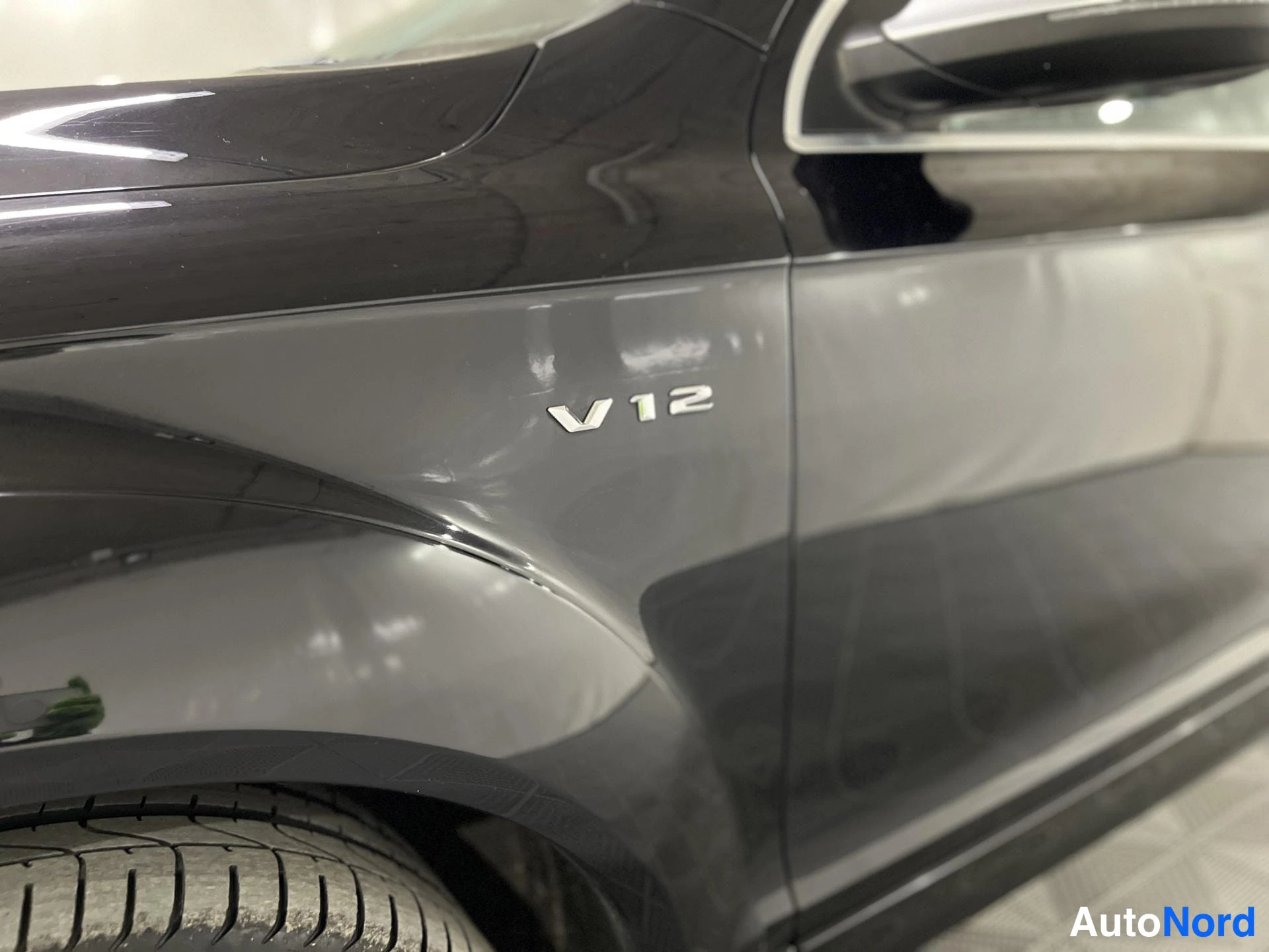 Musta Audi Q7 2011, yksityiskohta, kuva 17