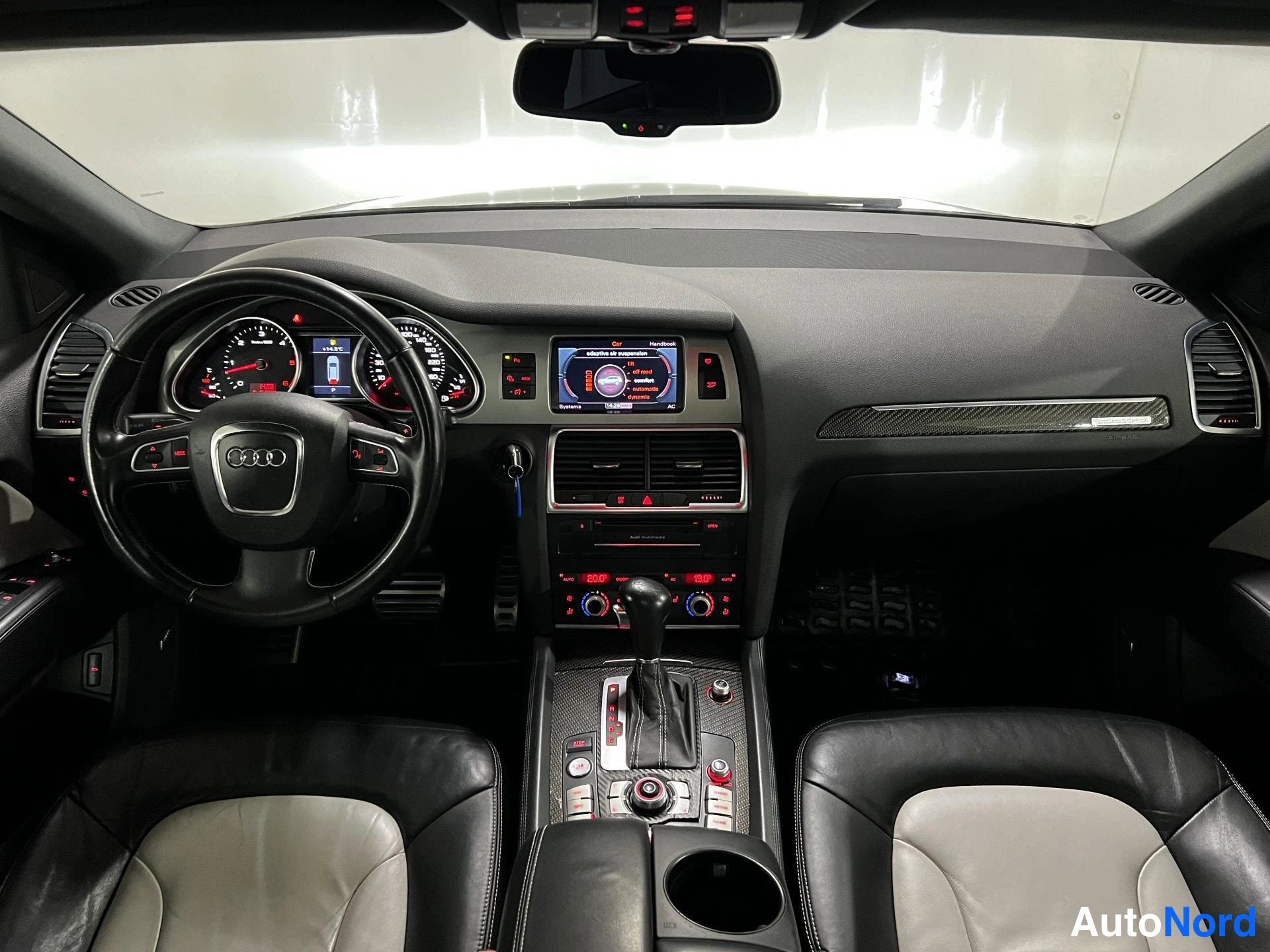 Musta Audi Q7 2011, ohjaamo, kuva 7