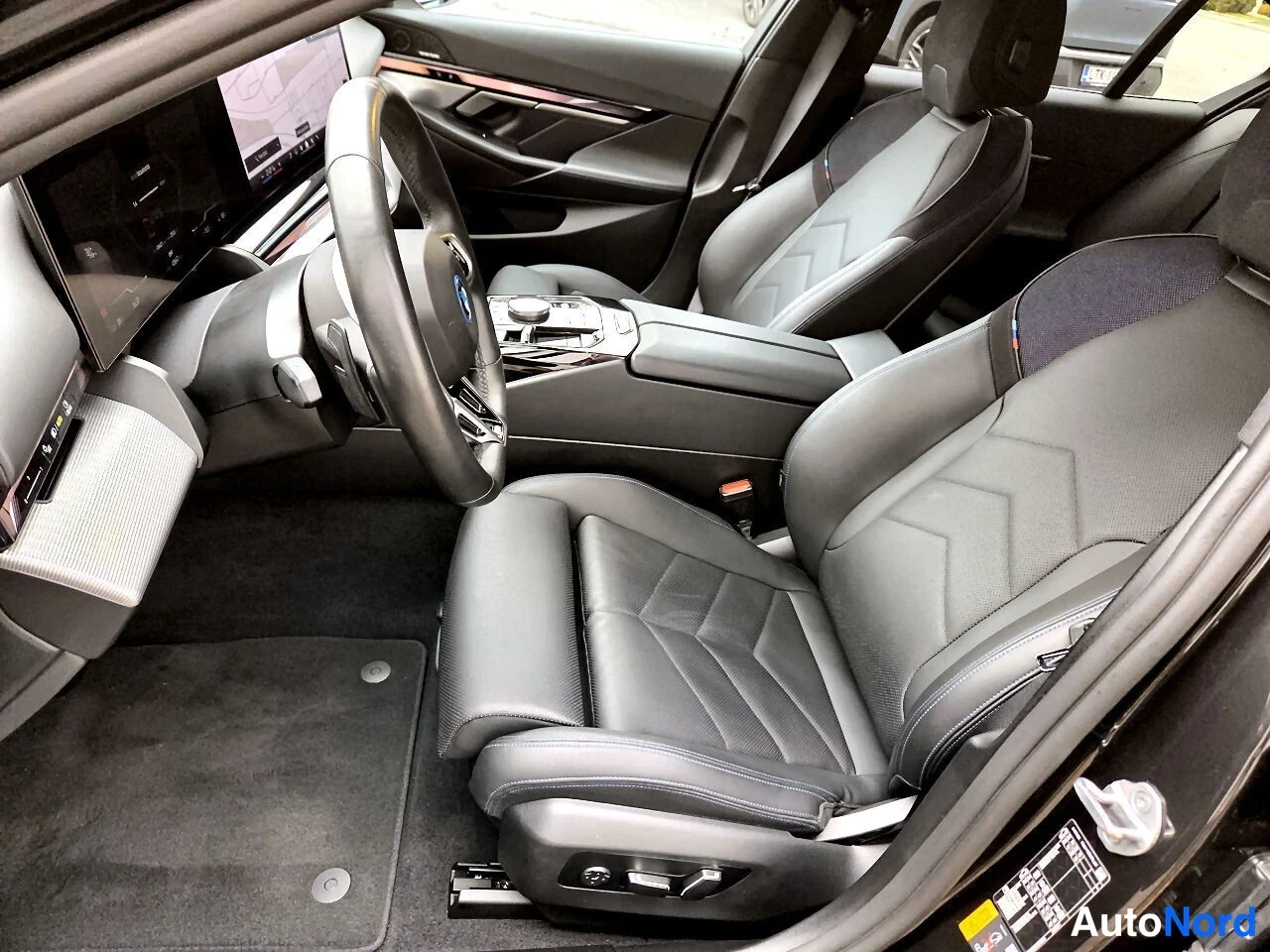 Harmaa BMW i5 eDrive40 2024, etuistuimet, kuva 8