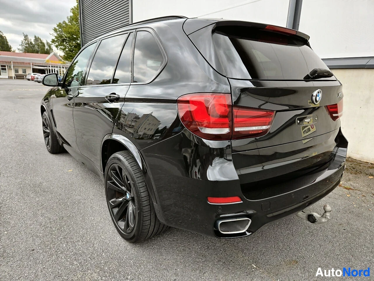 Musta BMW X5 xDrive30d 2016, takaviisto, kuva 5