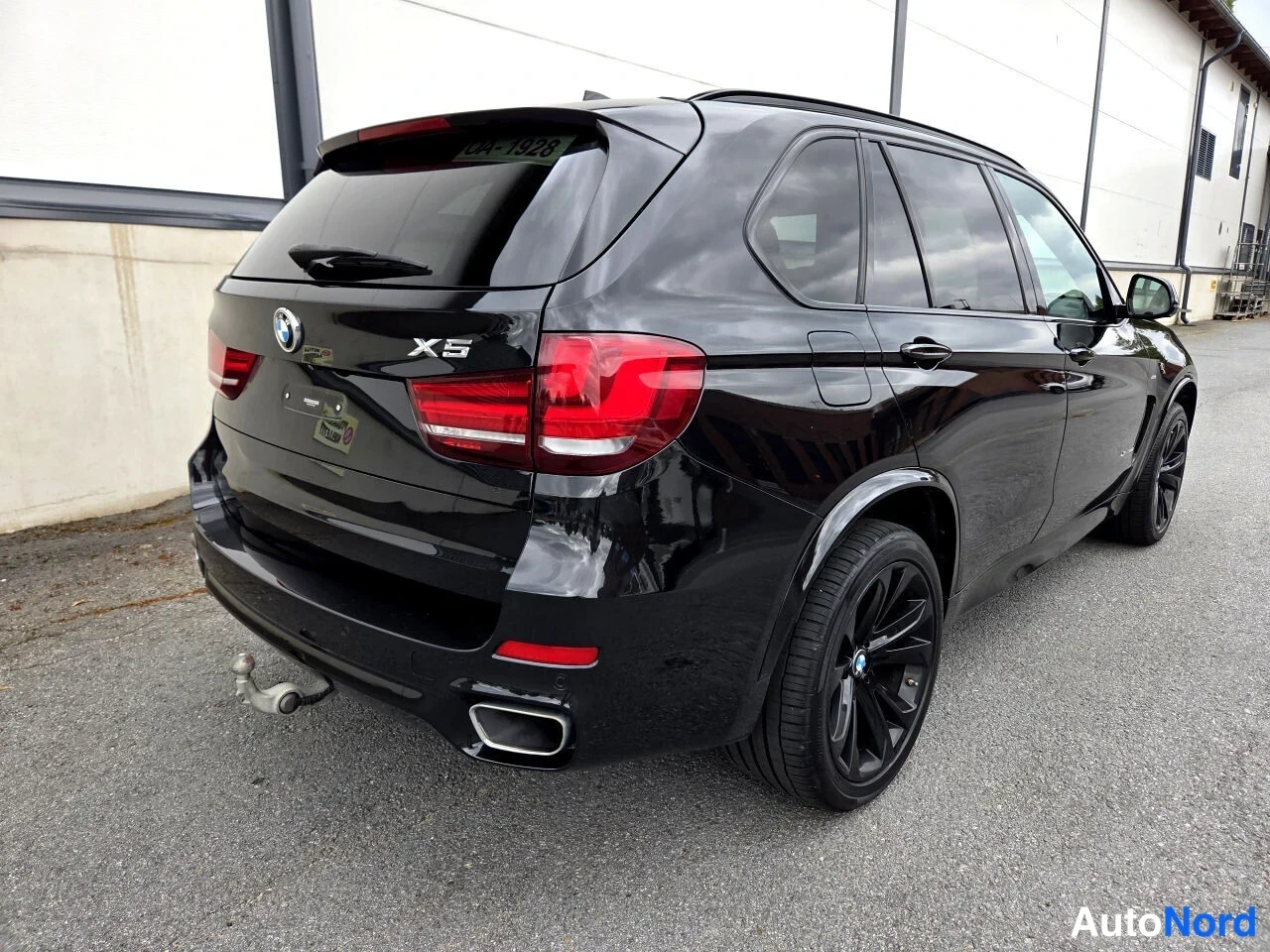 Musta BMW X5 xDrive30d 2016, takaviisto, kuva 6