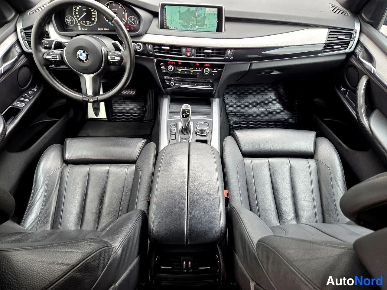 Musta BMW X5 xDrive30d 2016, ohjaamo, kuva 7