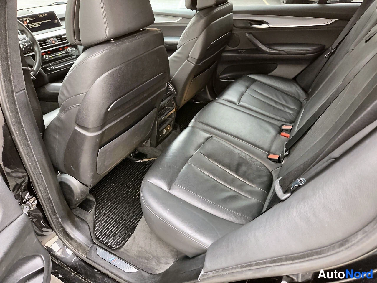 Musta BMW X5 xDrive30d 2016, takaistuimet, kuva 9