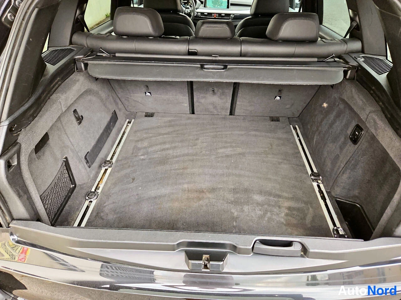 Musta BMW X5 xDrive30d 2016, tavaratila, kuva 10