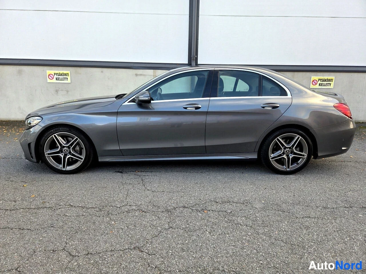 Harmaa Mercedes-Benz C 220 d 2019, etuviisto, keula vasemmalle, kuva 2