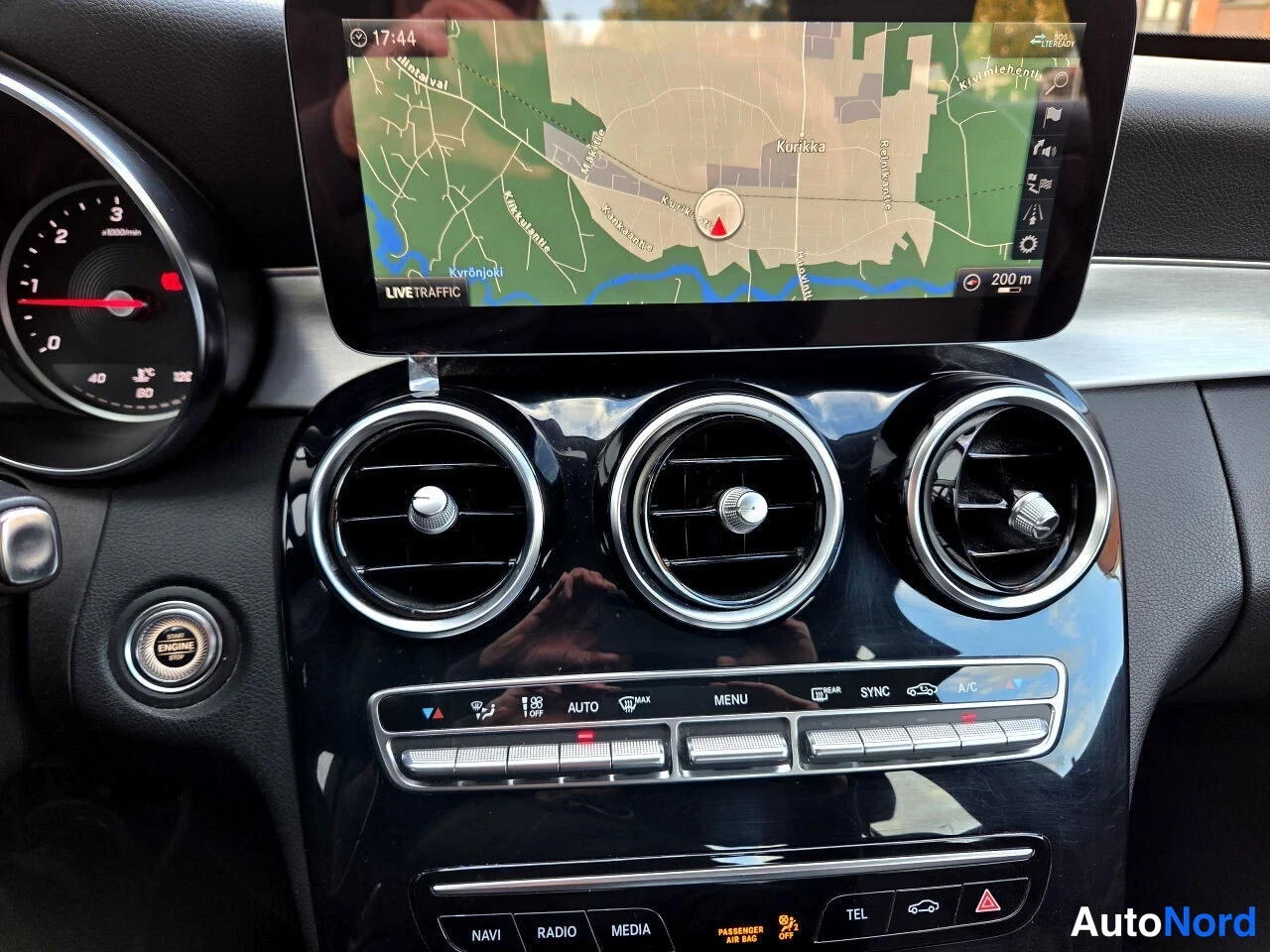 Harmaa Mercedes-Benz C 220 d 2019, ohjaamo, kuva 8