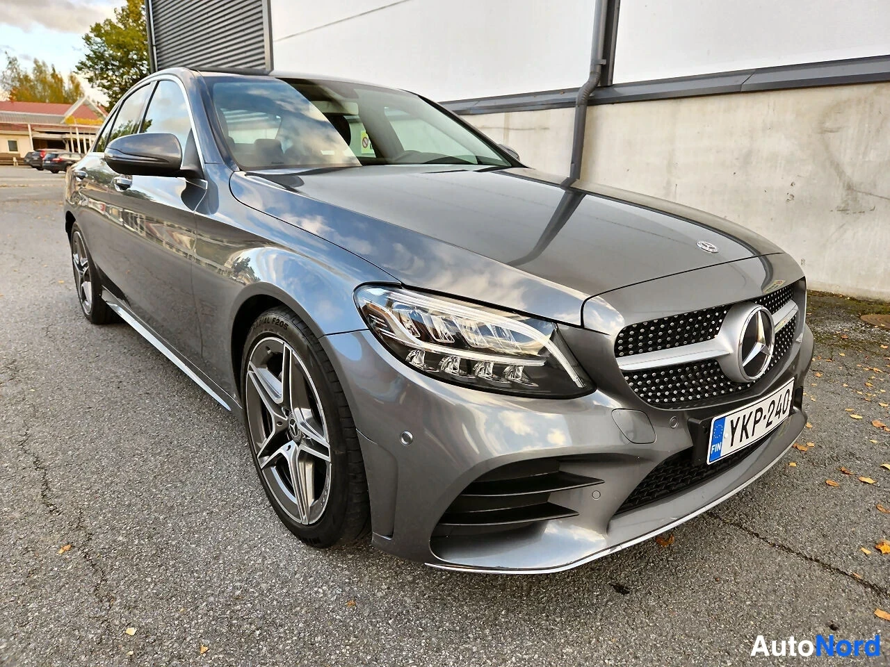 Harmaa Mercedes-Benz C 220 d 2019, etuviisto, keula oikealle, kuva 3