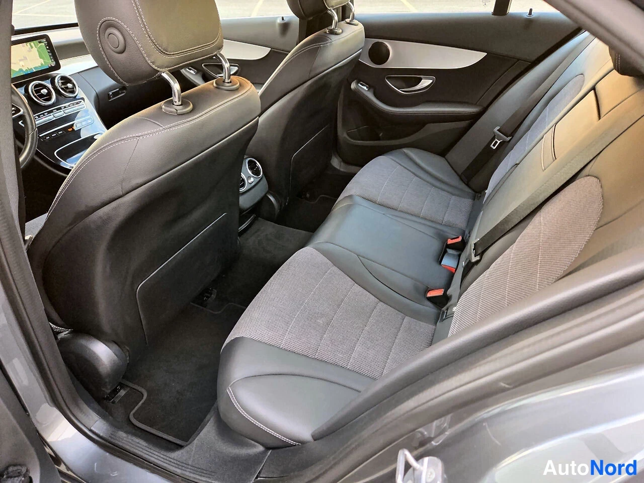 Harmaa Mercedes-Benz C 220 d 2019, takaistuimet, kuva 10