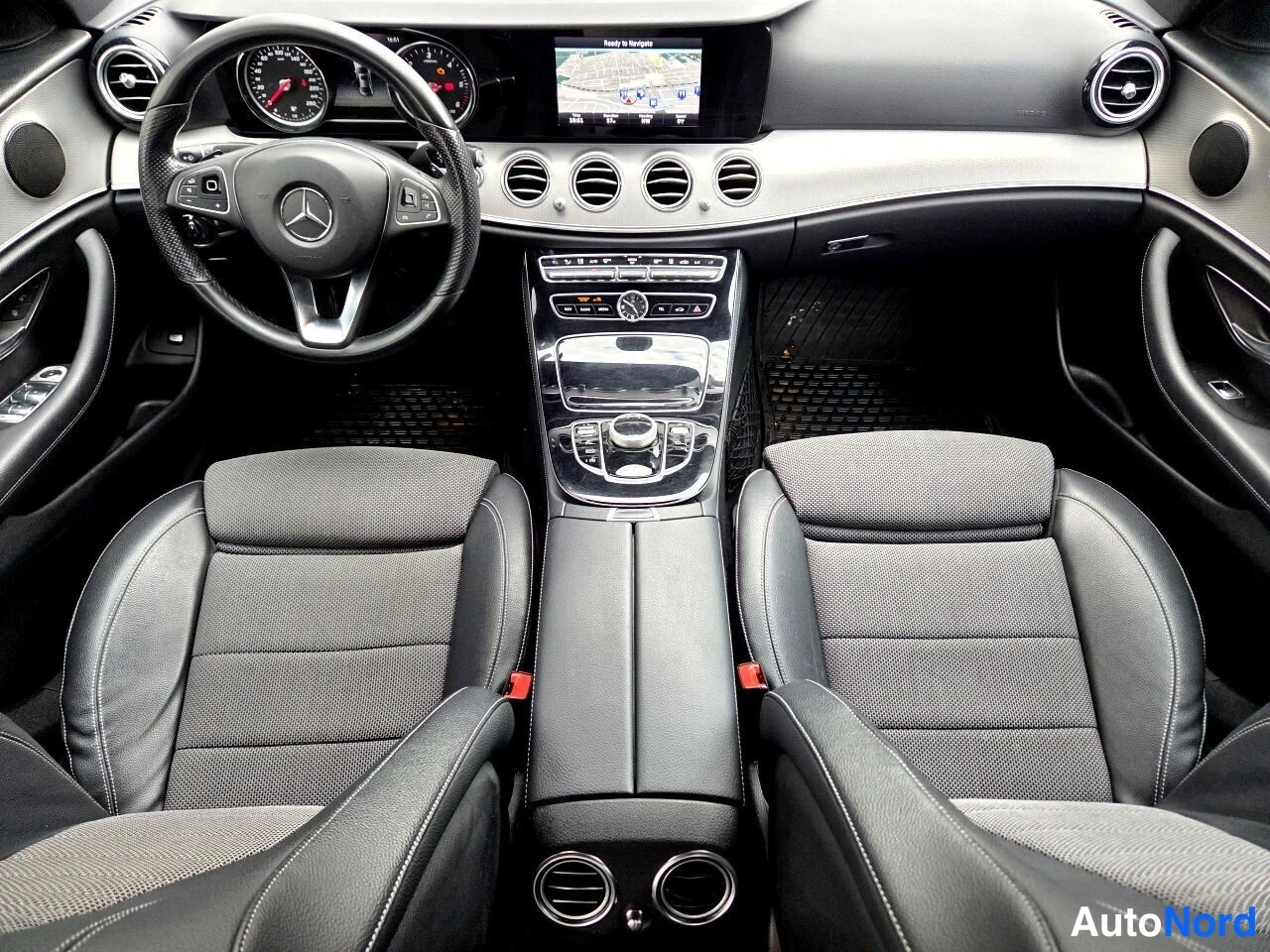 Valkoinen Mercedes-Benz E 220 d 2017, ohjaamo, kuva 7