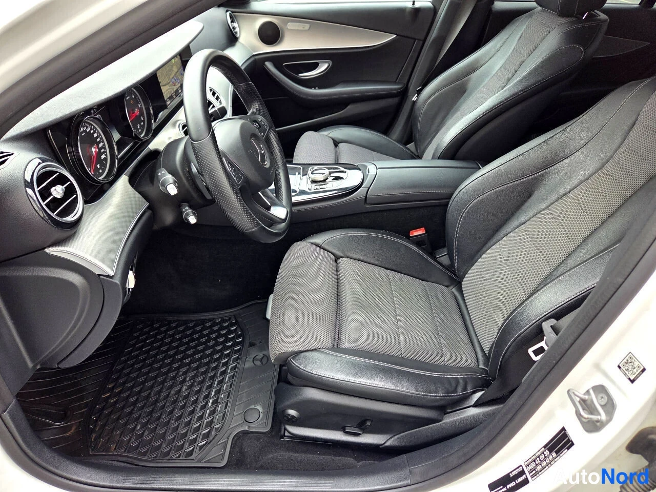 Valkoinen Mercedes-Benz E 220 d 2017, etuistuimet, kuva 8