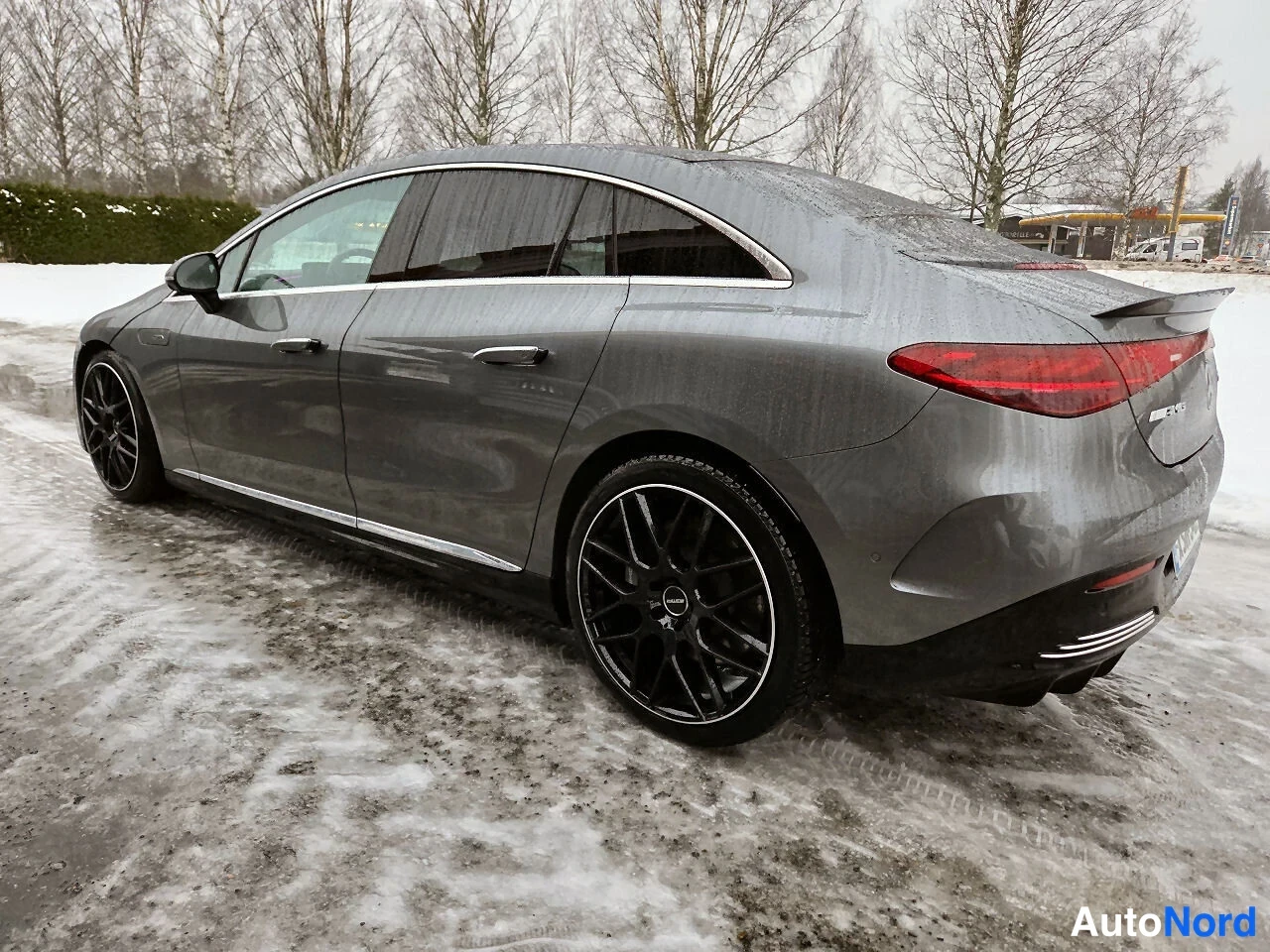 Harmaa Mercedes-Benz EQE AMG 2024, takaviisto, kuva 5