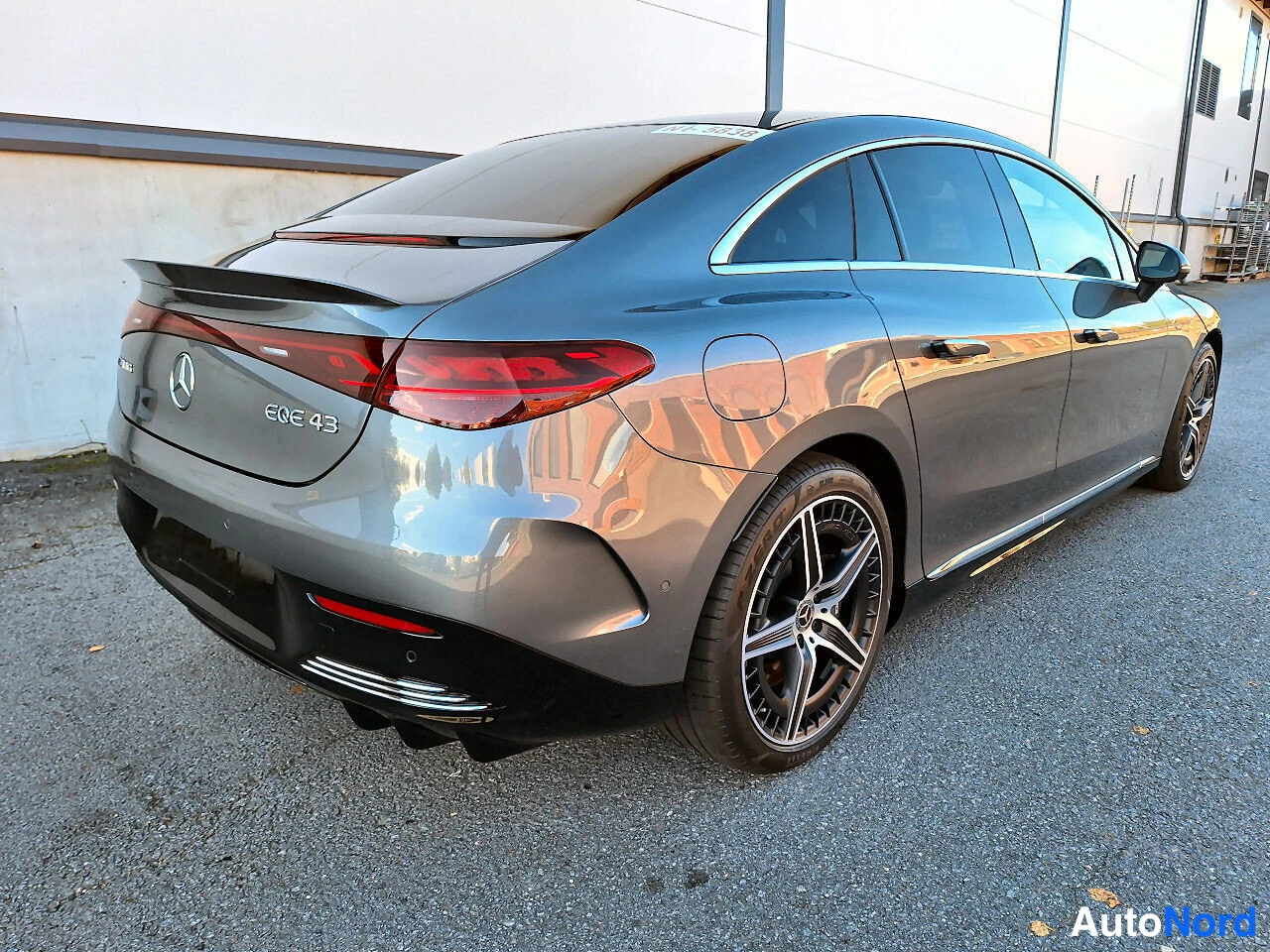 Harmaa Mercedes-Benz EQE AMG 2024, takaviisto, kuva 7