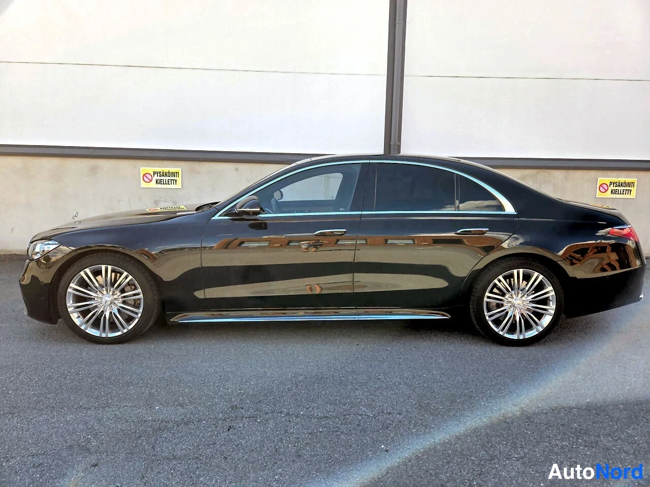Musta Mercedes-Benz S 350 d 4MATIC 2021, etuviisto, keula vasemmalle, kuva 2