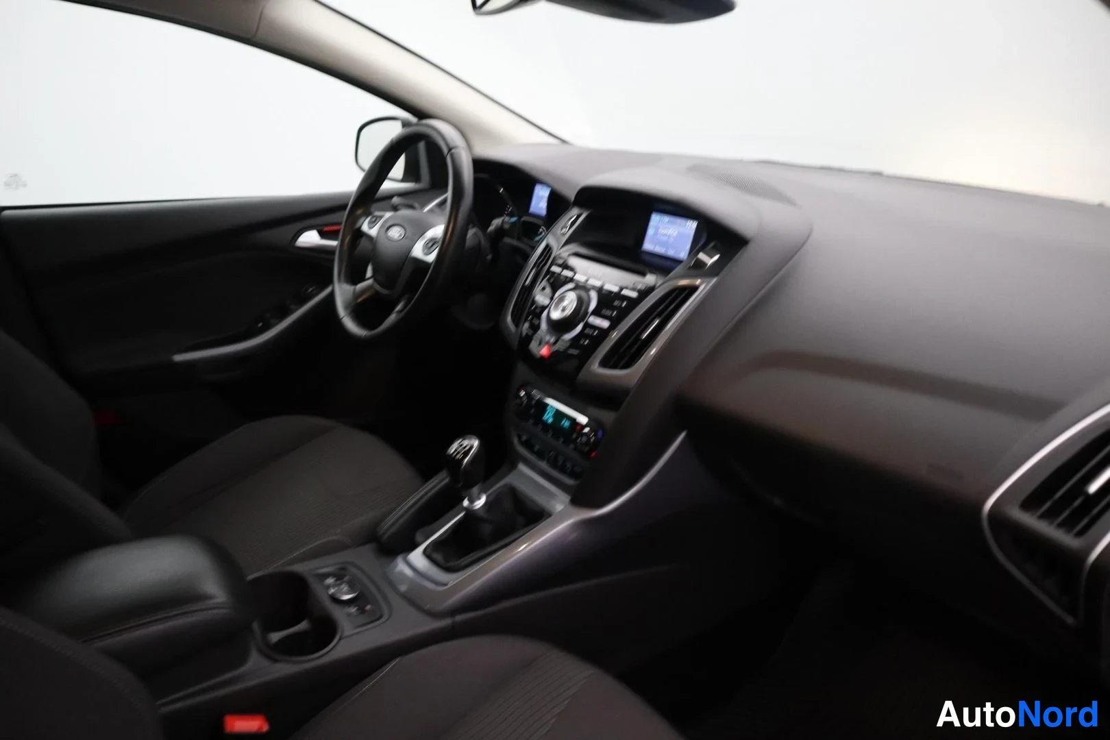 Svart Ford Focus 2014, förarplats, bild 11