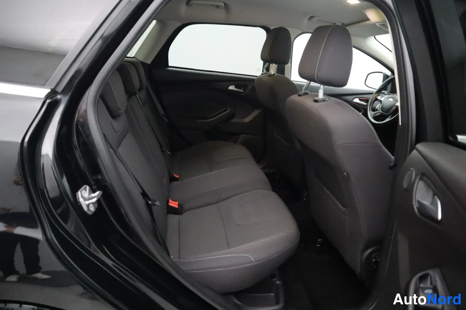 Svart Ford Focus 2014, baksäten, bild 15