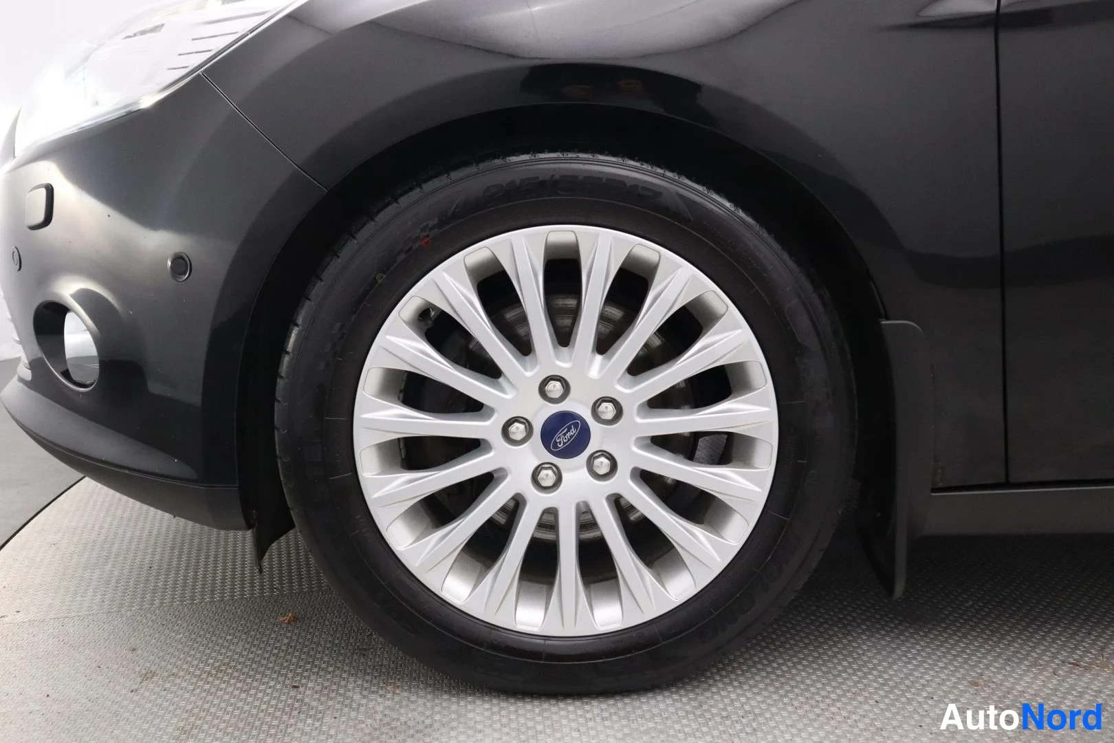 Svart Ford Focus 2014, detalj, bild 17