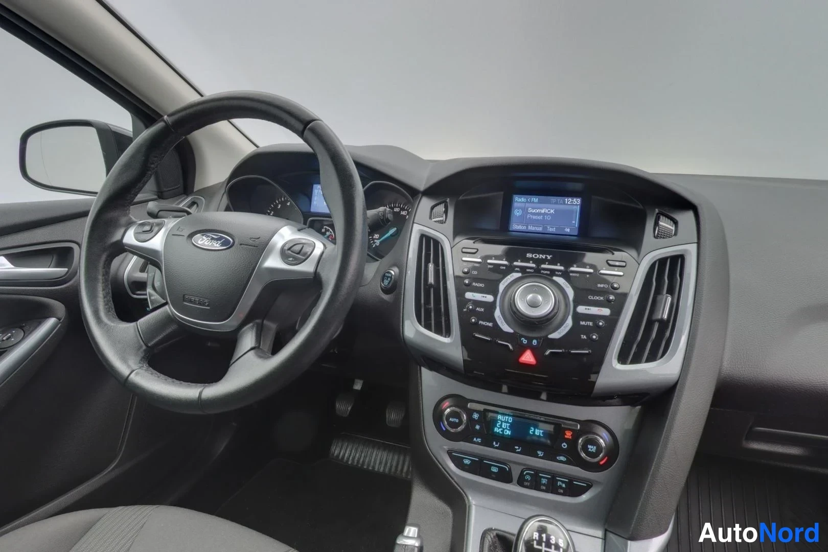 Svart Ford Focus 2014, förarplats, bild 8
