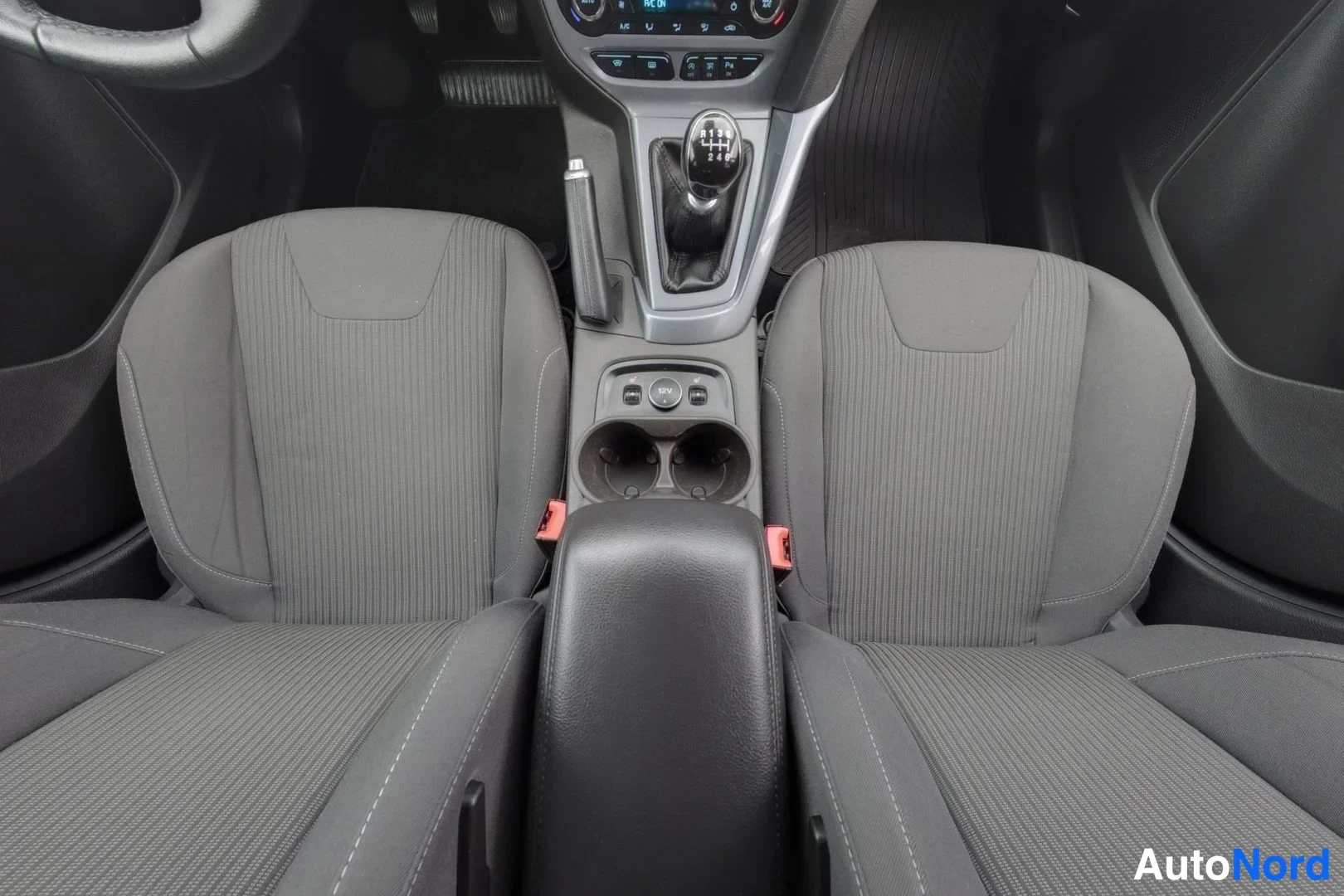 Svart Ford Focus 2014, framsäten, bild 12