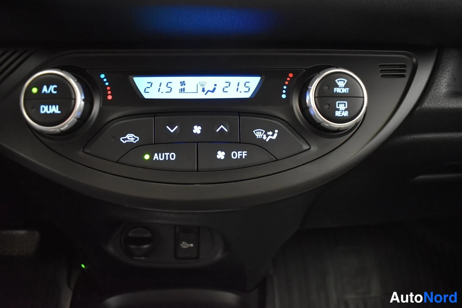 Harmaa Toyota Yaris 2020, yksityiskohta, kuva 16