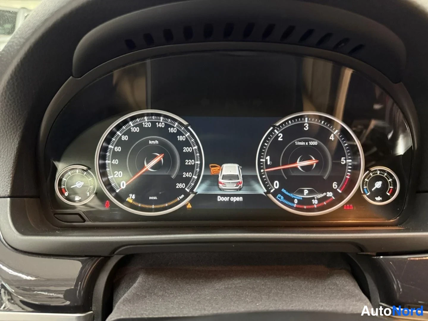 Valkoinen BMW 535d xDrive 2013, yksityiskohta, kuva 17