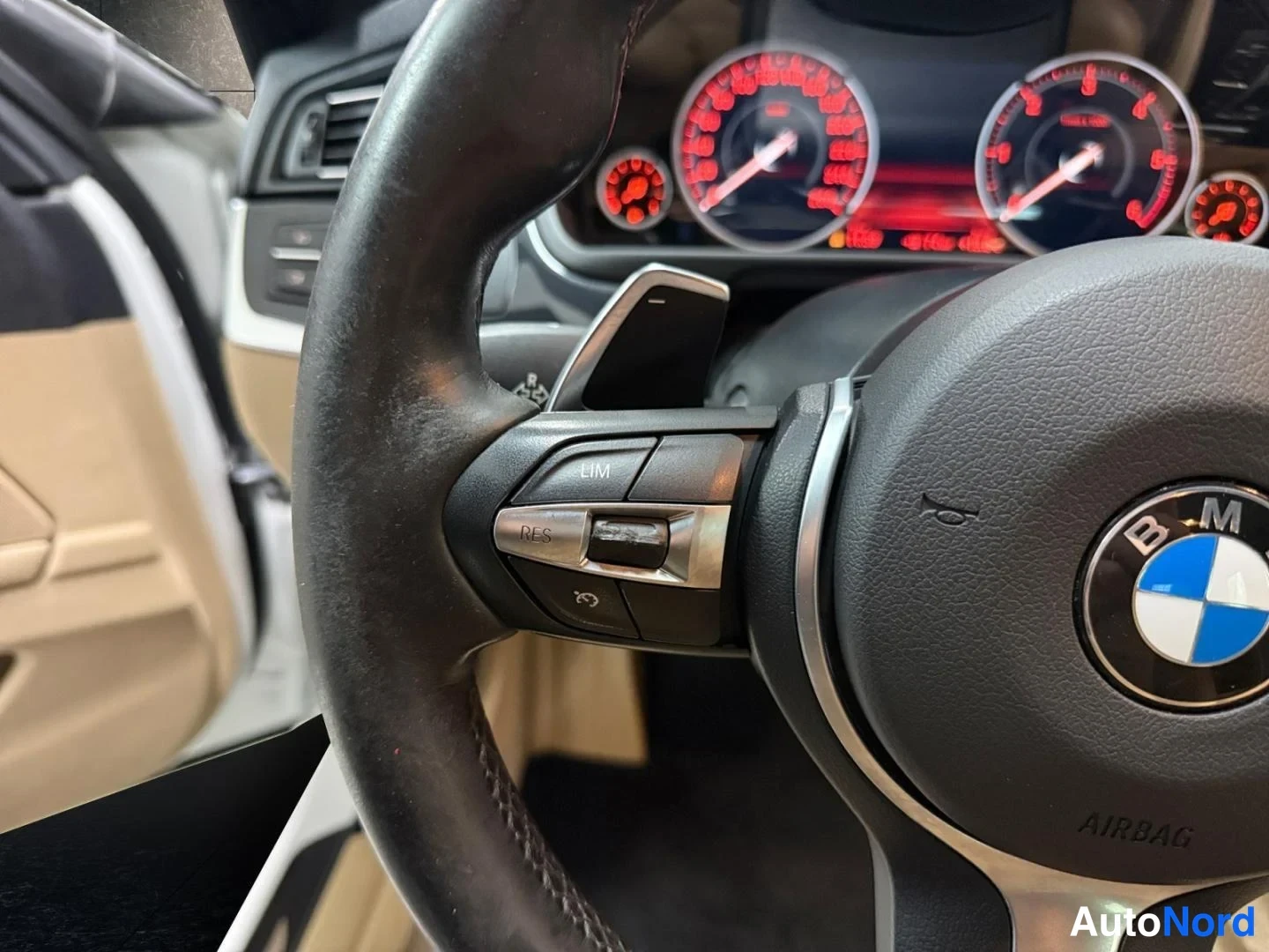 Valkoinen BMW 535d xDrive 2013, yksityiskohta, kuva 18