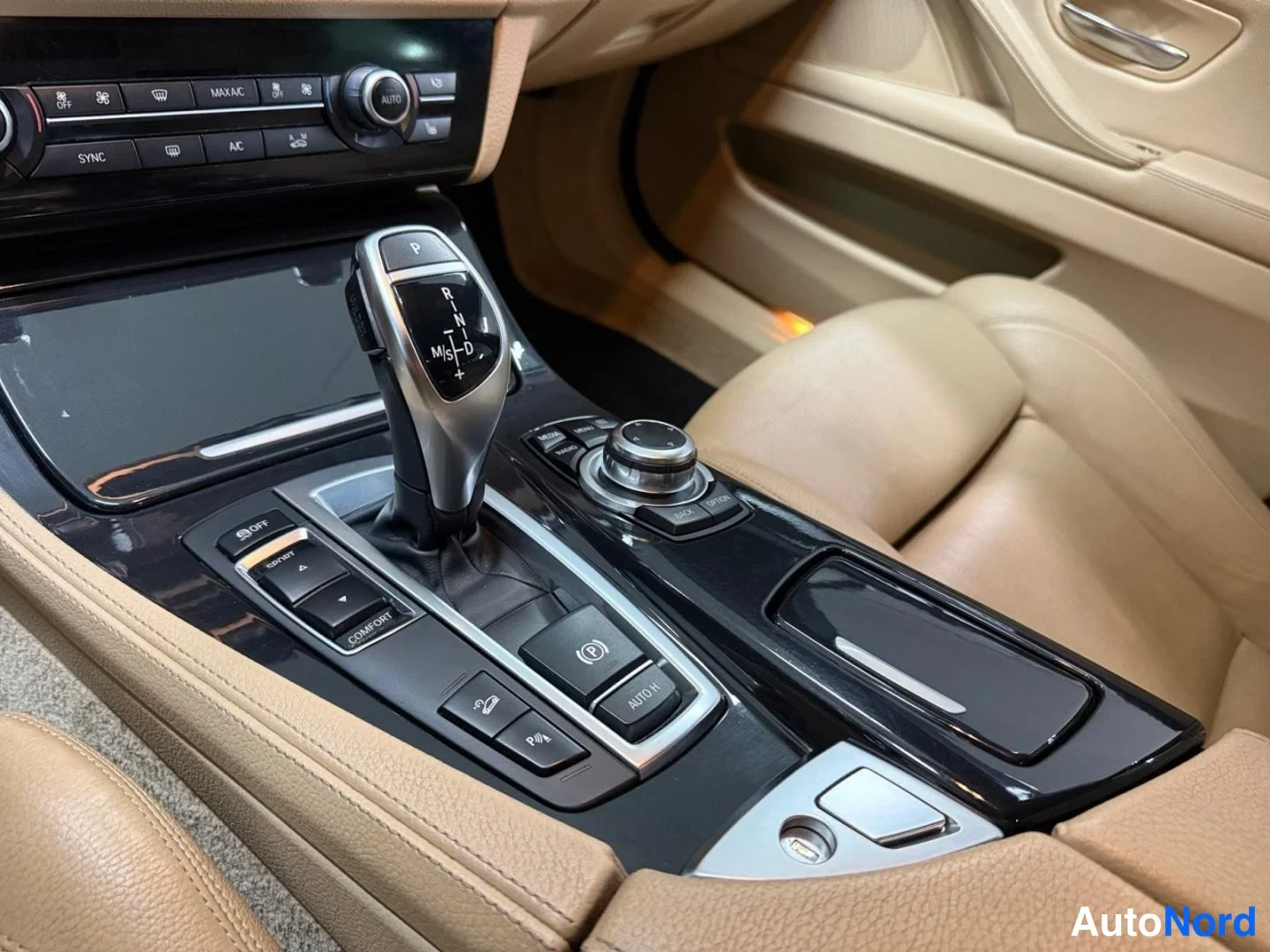 Valkoinen BMW 535d xDrive 2013, yksityiskohta, kuva 20