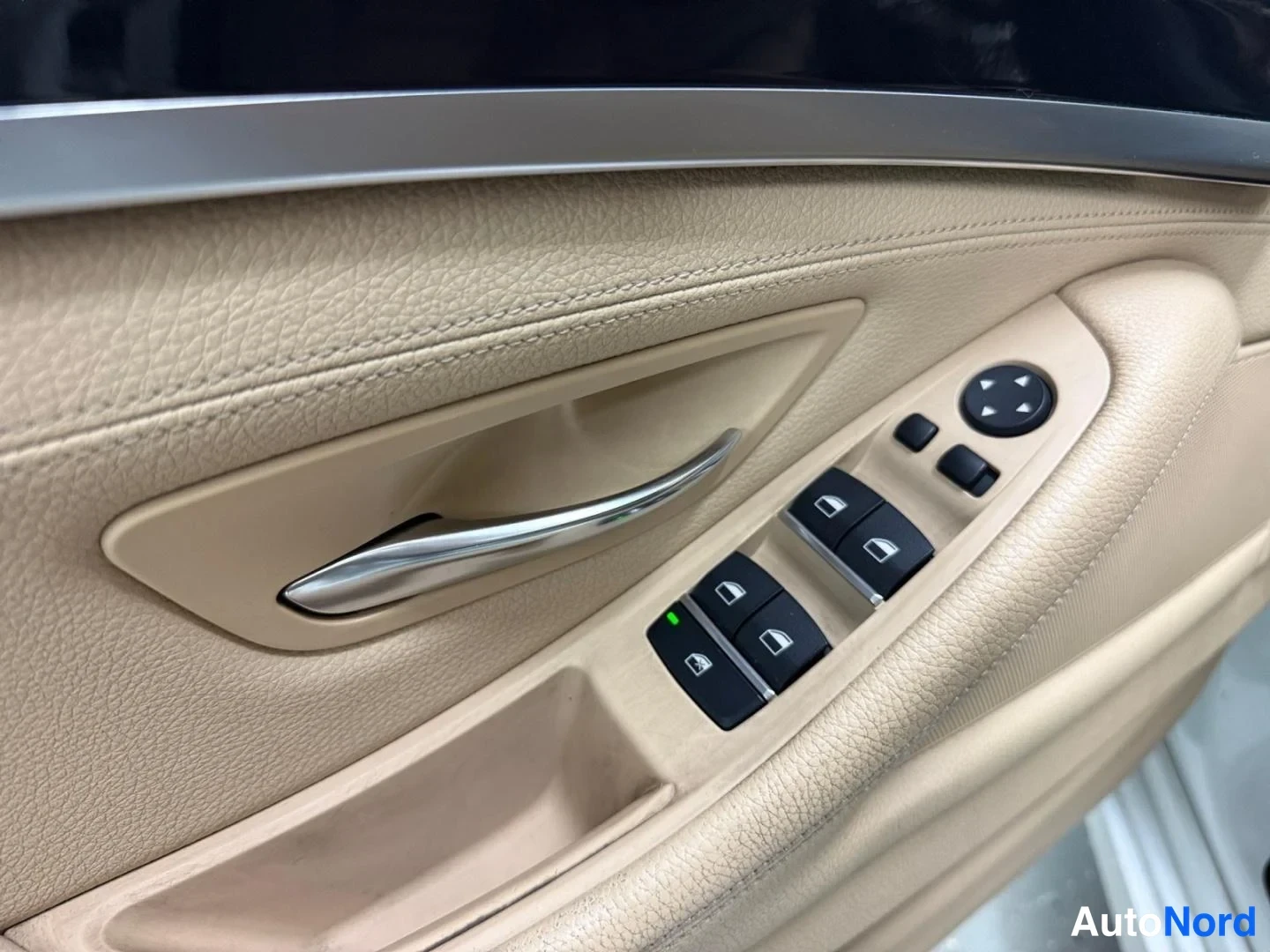 Valkoinen BMW 535d xDrive 2013, yksityiskohta, kuva 21